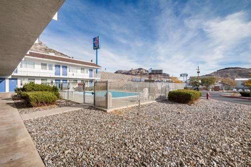 Motel 6 Wendover photo 9