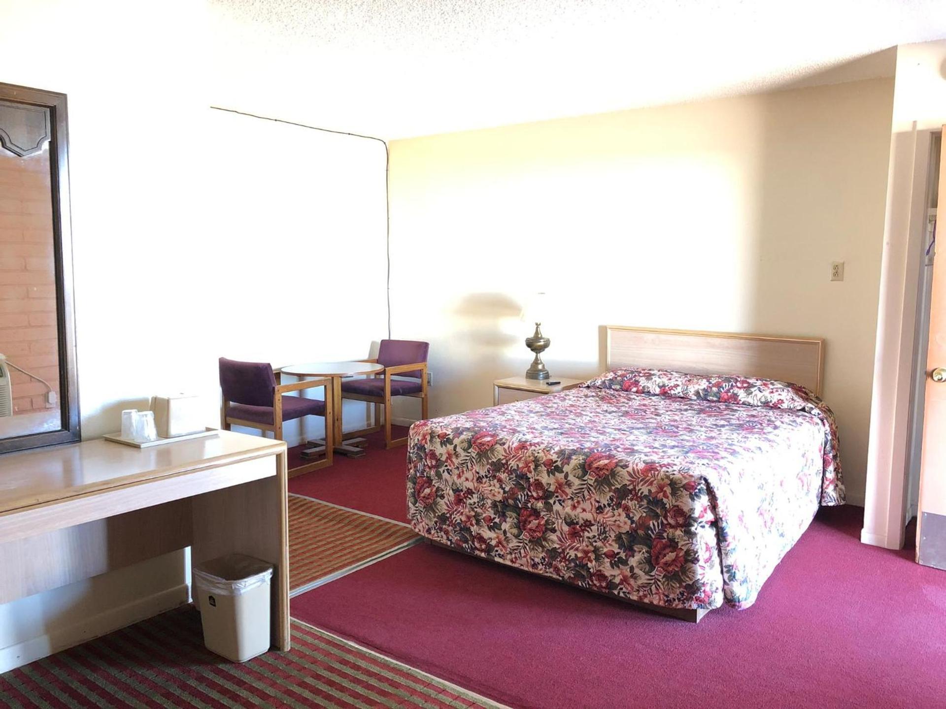 Deluxe Inn Motel photo 18