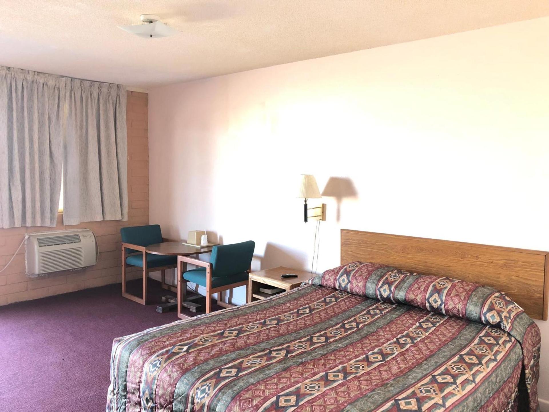 Deluxe Inn Motel photo 9