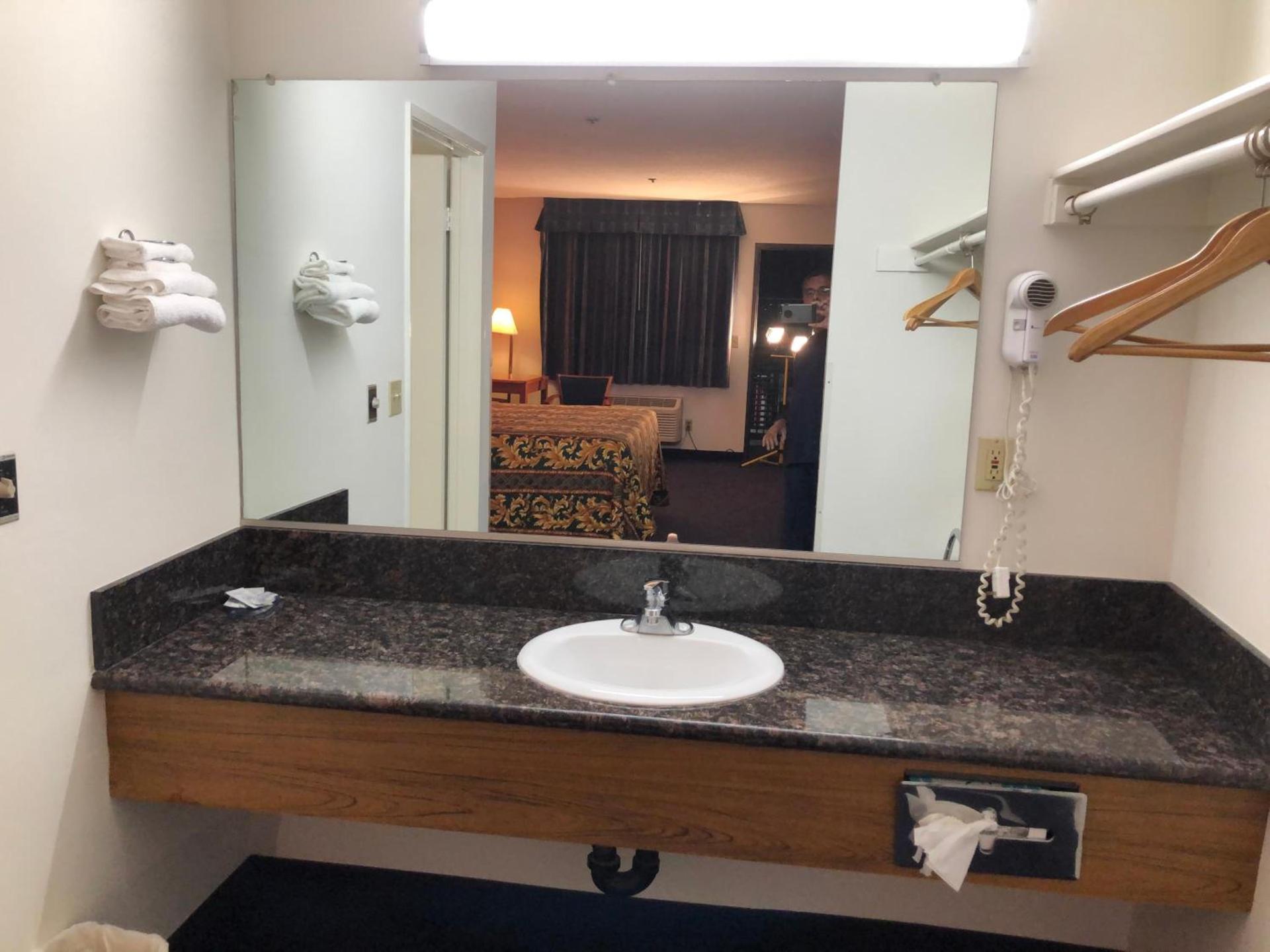 Luxury Inn photo 24