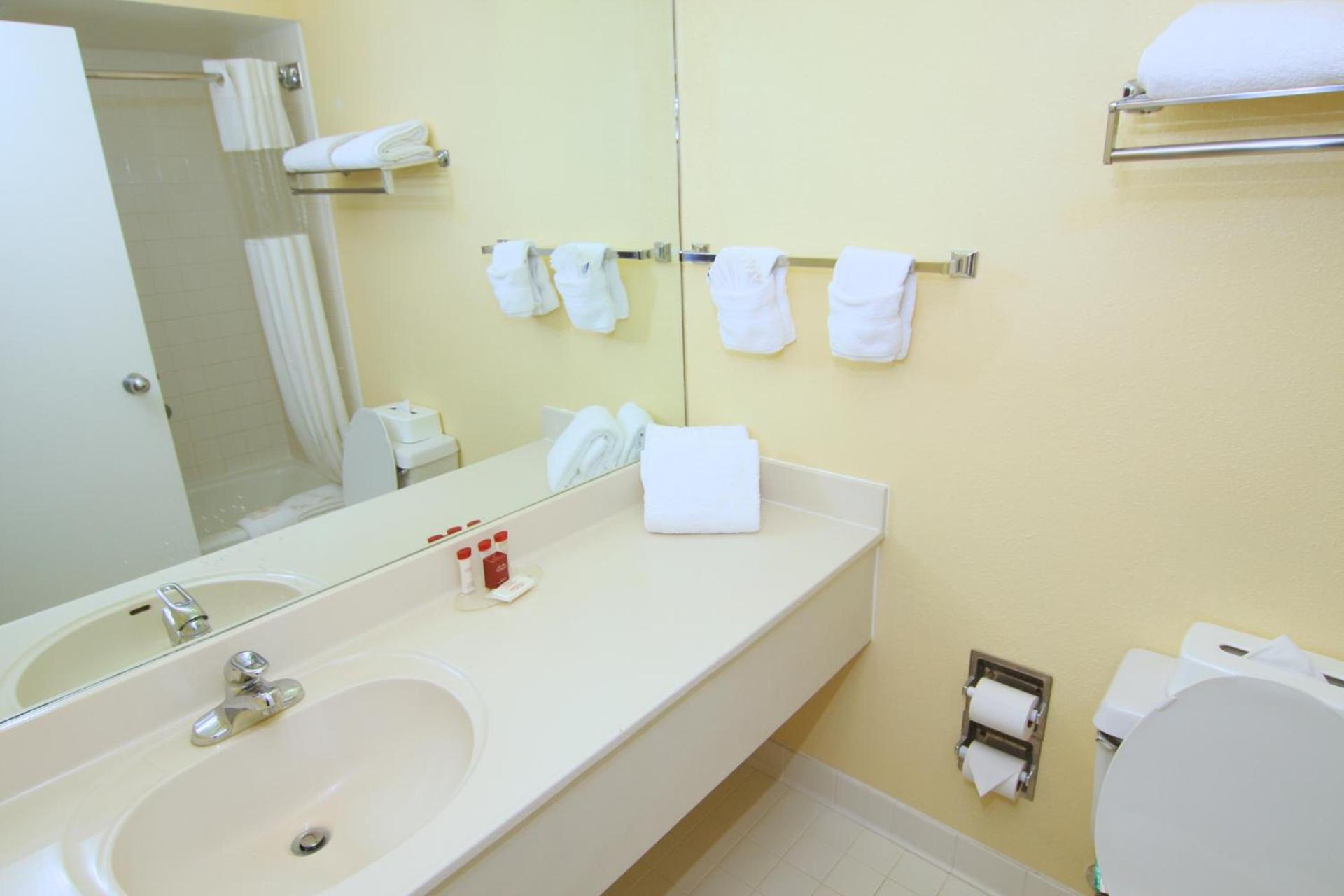 Ramada by Wyndham Kissimmee Gateway - Free Theme Park Shuttle photo 100