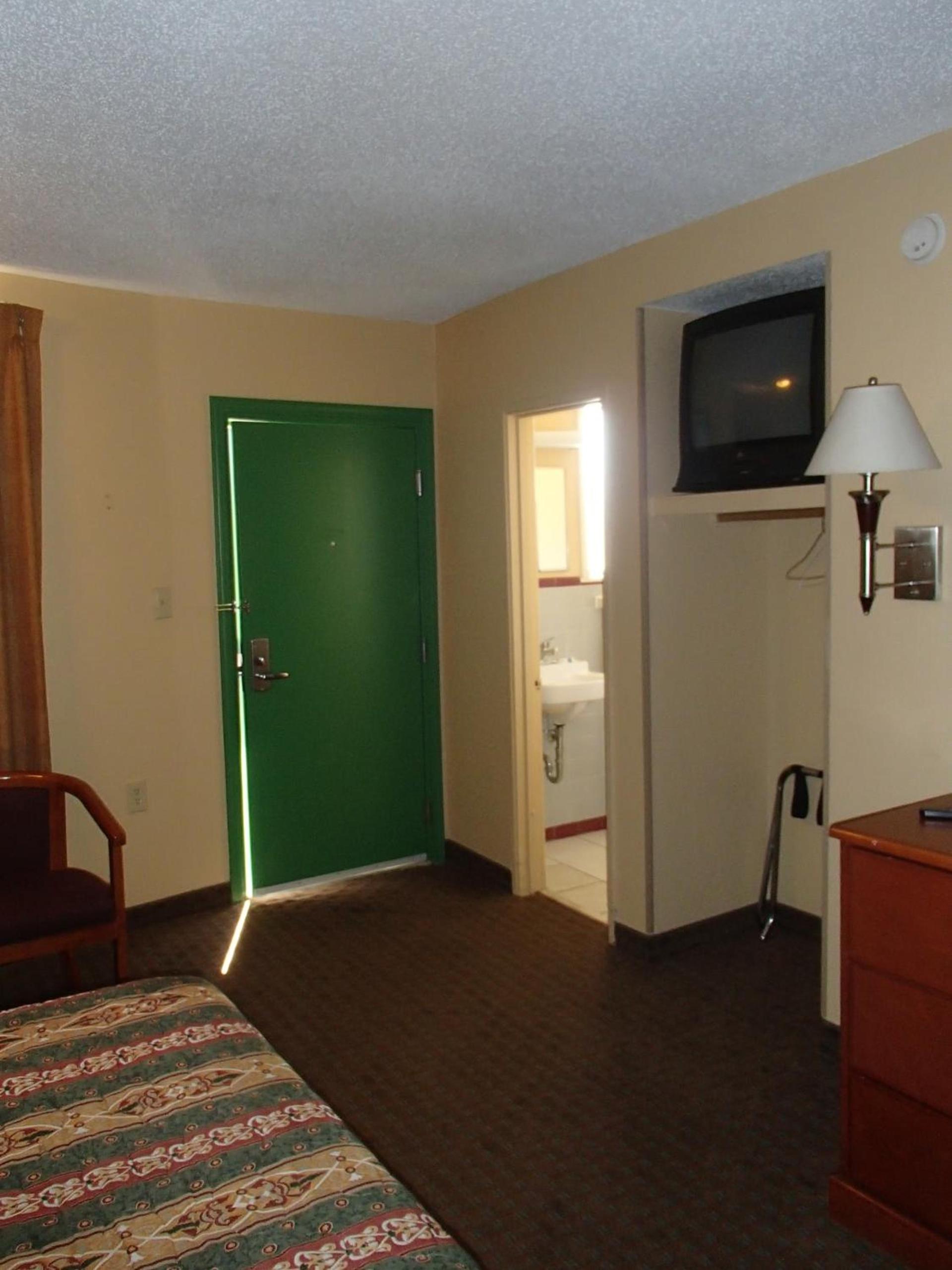 Royal Inn Of New Orleans photo 12
