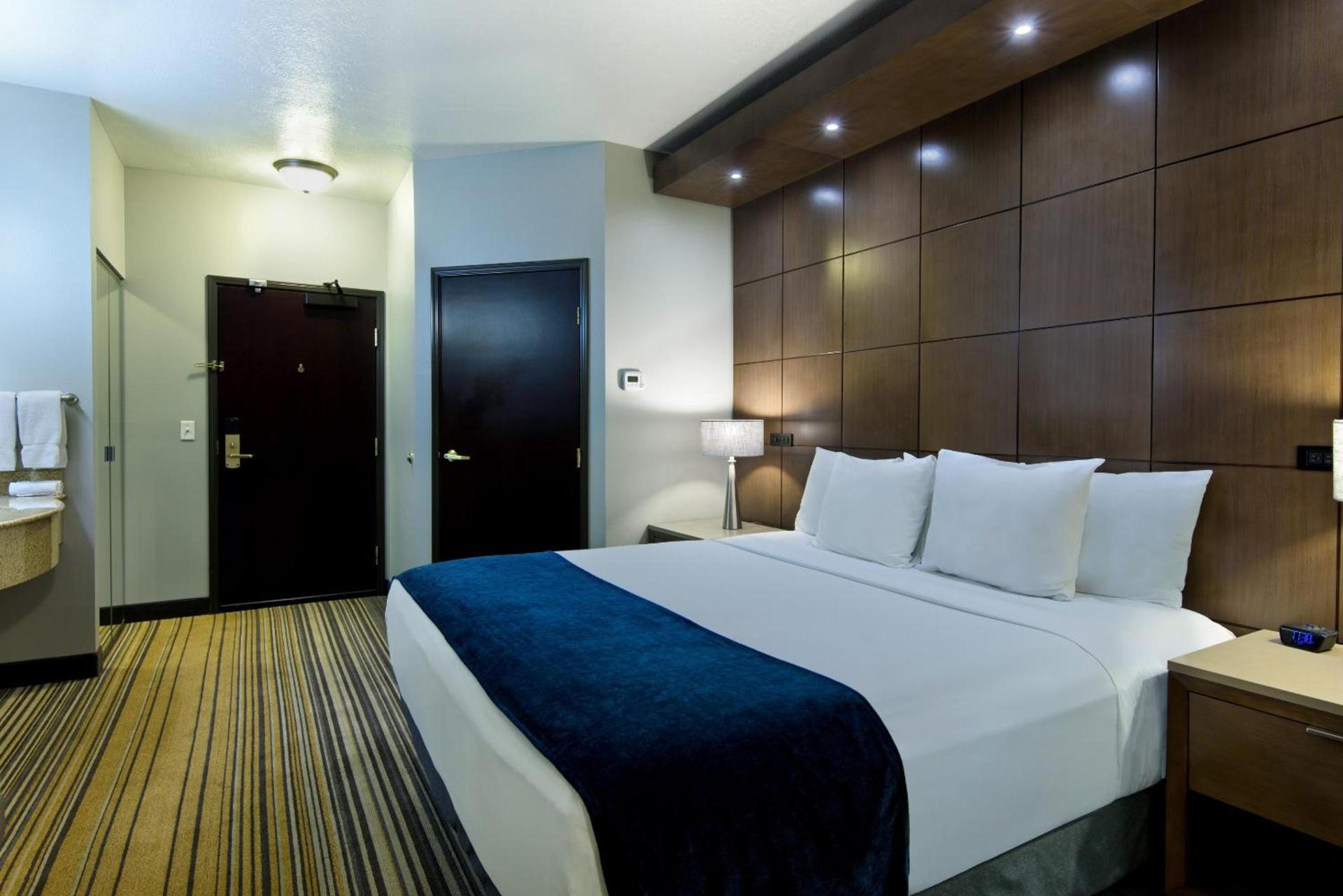 Oxford Suites Spokane Downtown photo 8