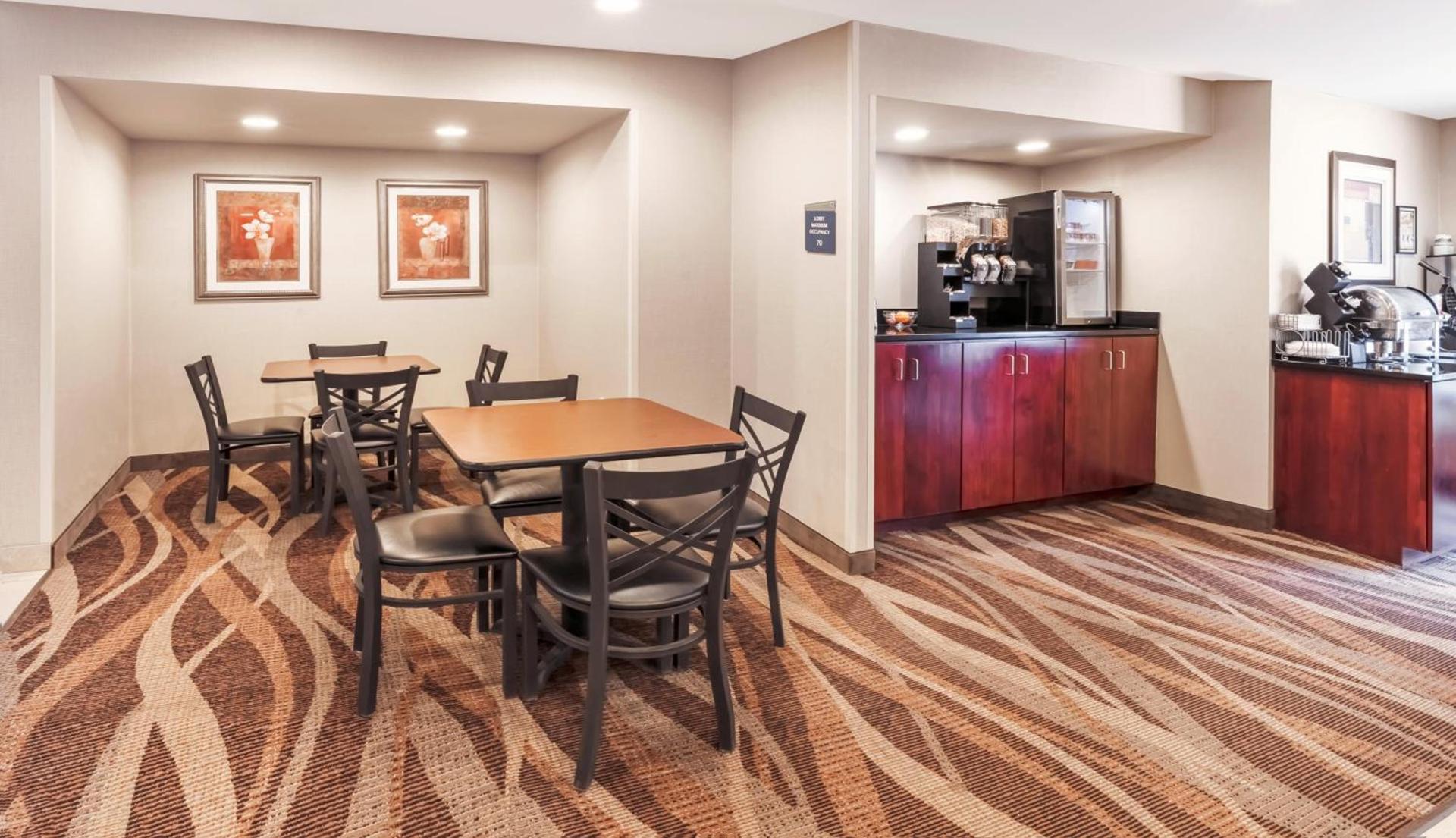 Cobblestone Inn & Suites - Durand photo 9