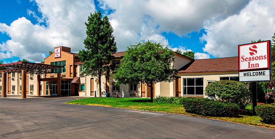 Seasons Inn Traverse City photo 5