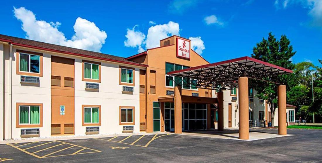 Seasons Inn Traverse City — hotel in Traverse City
