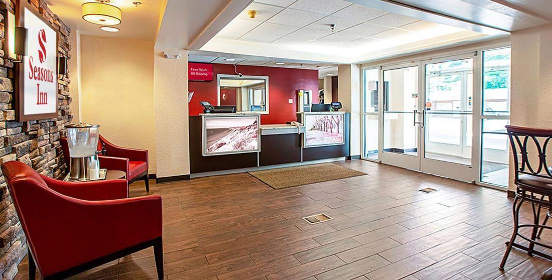 Seasons Inn Traverse City photo 3