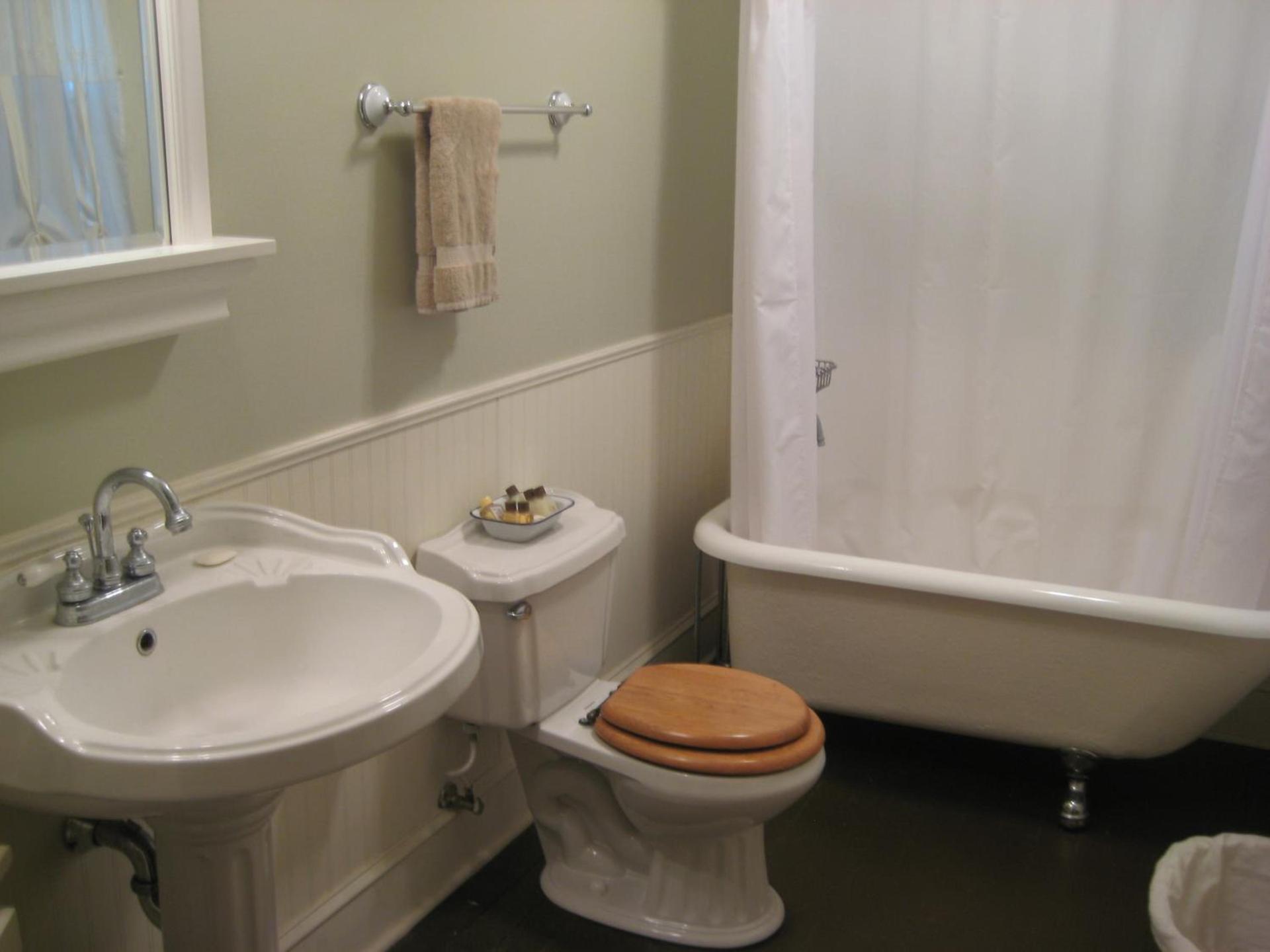 Backwoods Bed and Bath photo 8