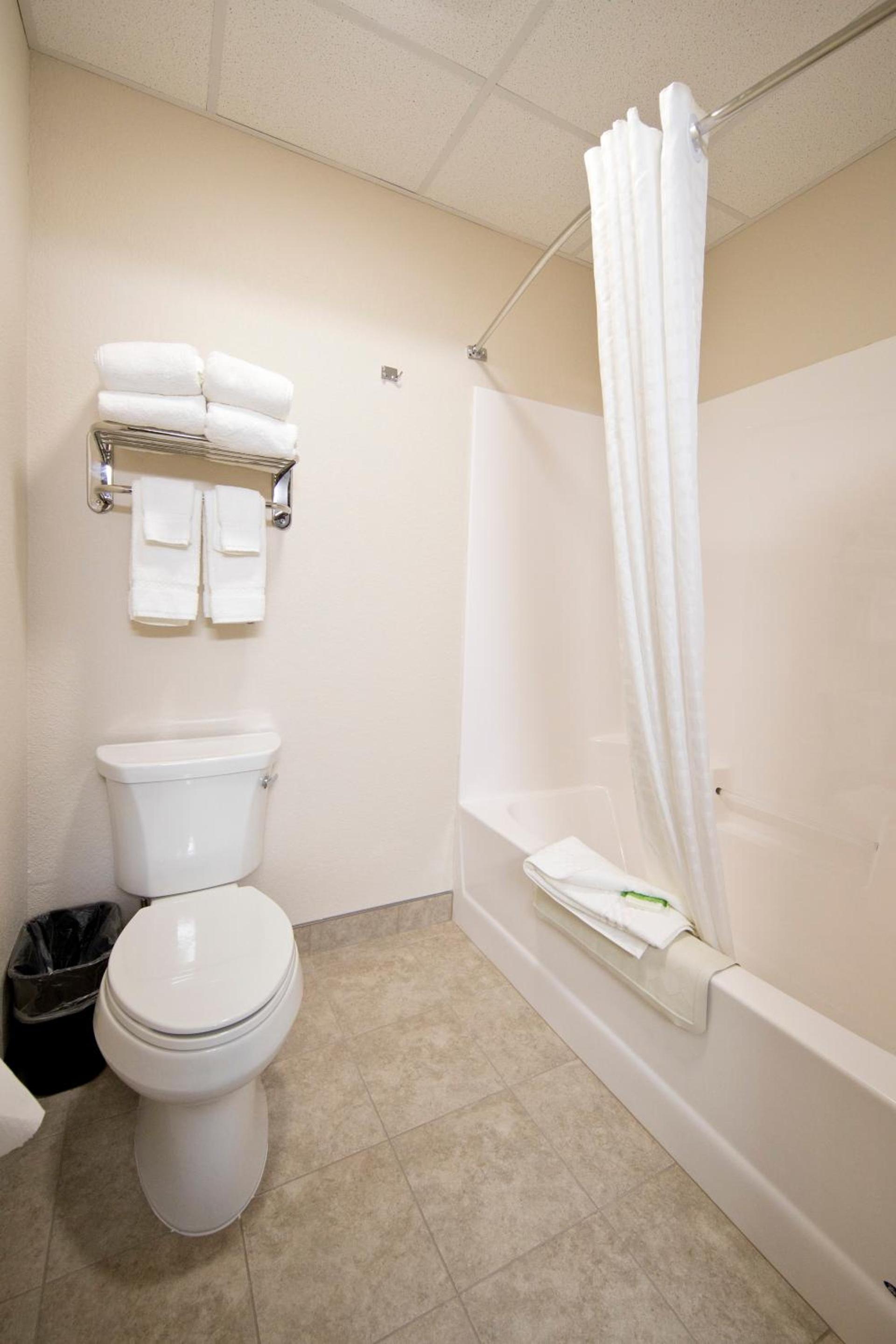Cobblestone Inn & Suites – Manchester photo 3
