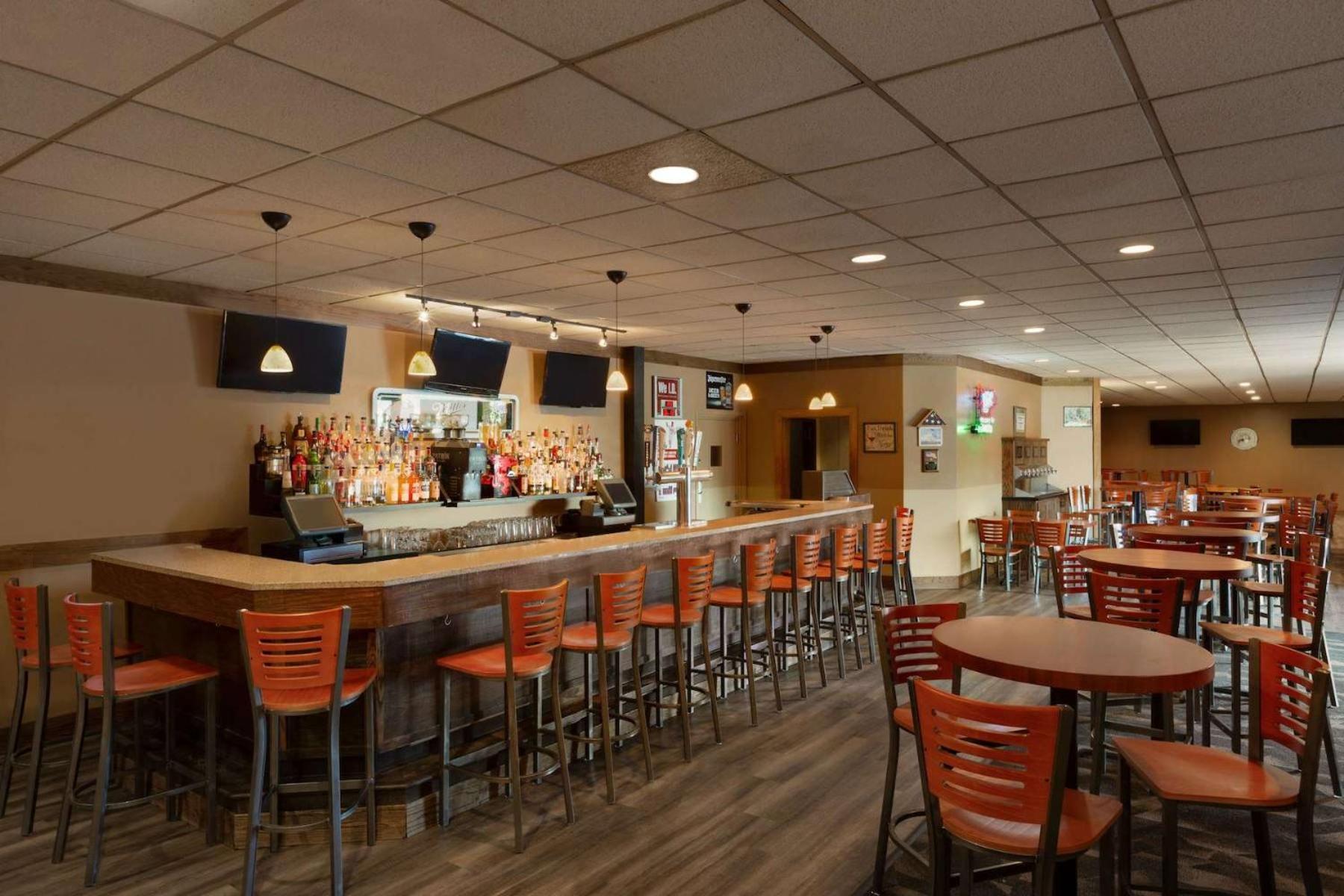 Ramada by Wyndham Fargo photo 31