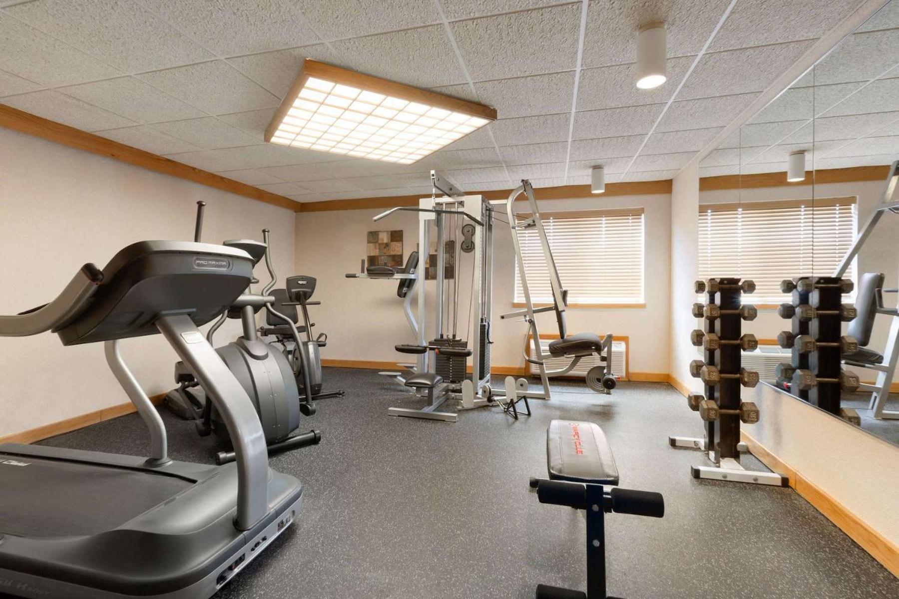 Ramada by Wyndham Fargo photo 30