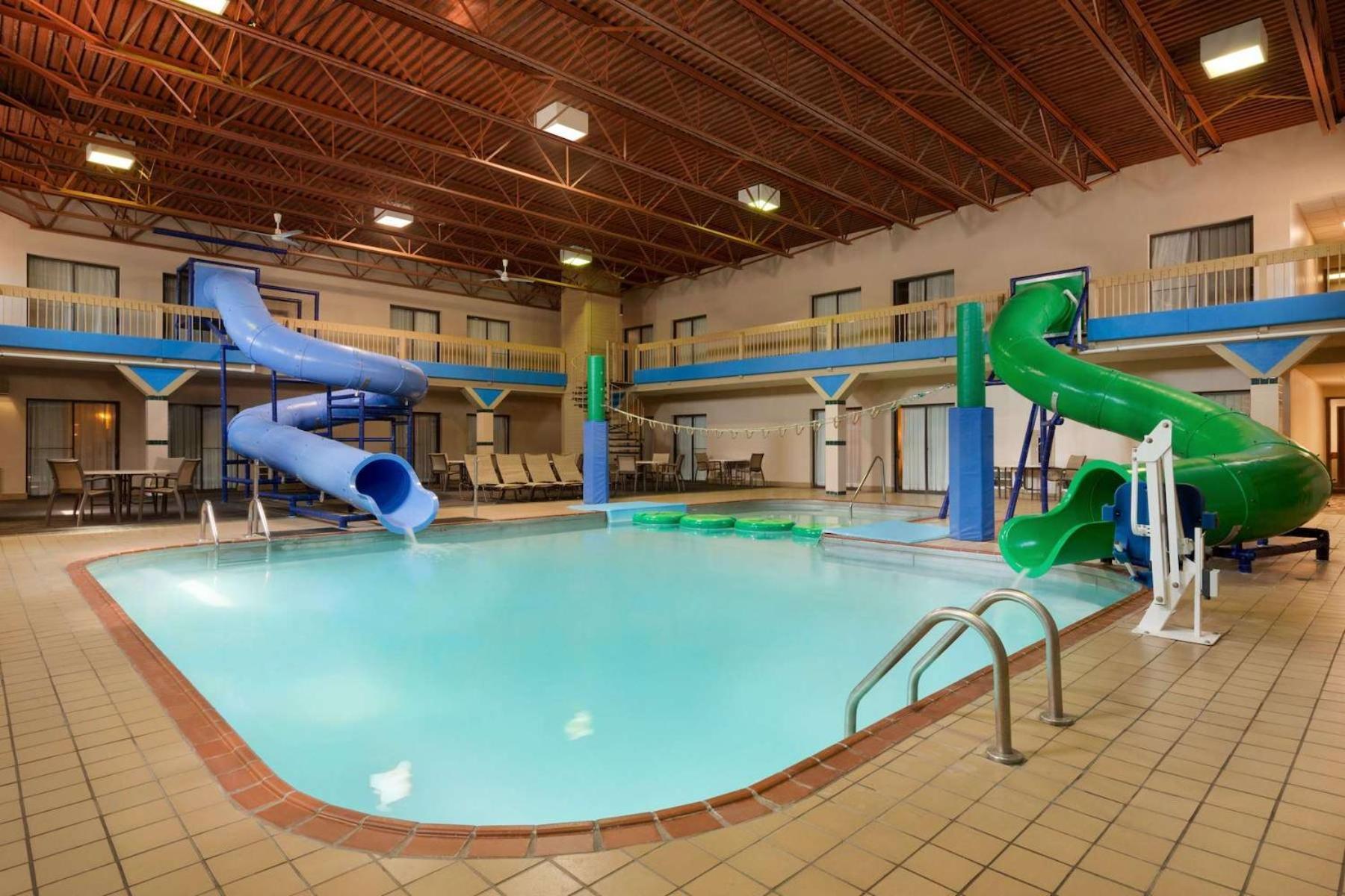 Ramada by Wyndham Fargo photo 25