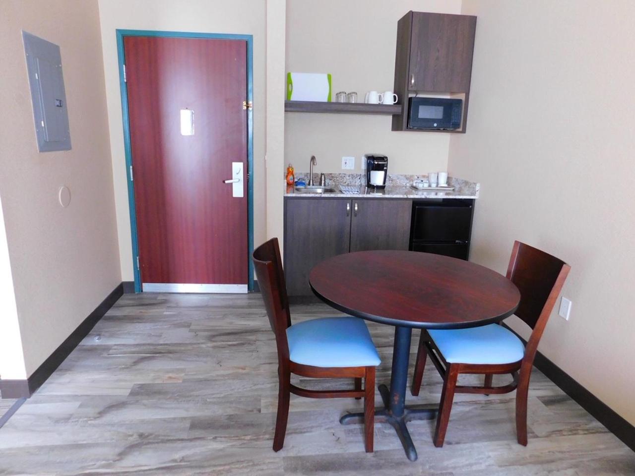 Island Suites photo 5
