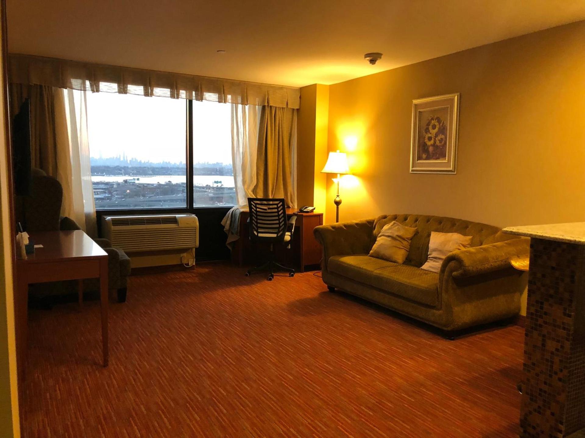Ramada by Wyndham Flushing Queens photo 20