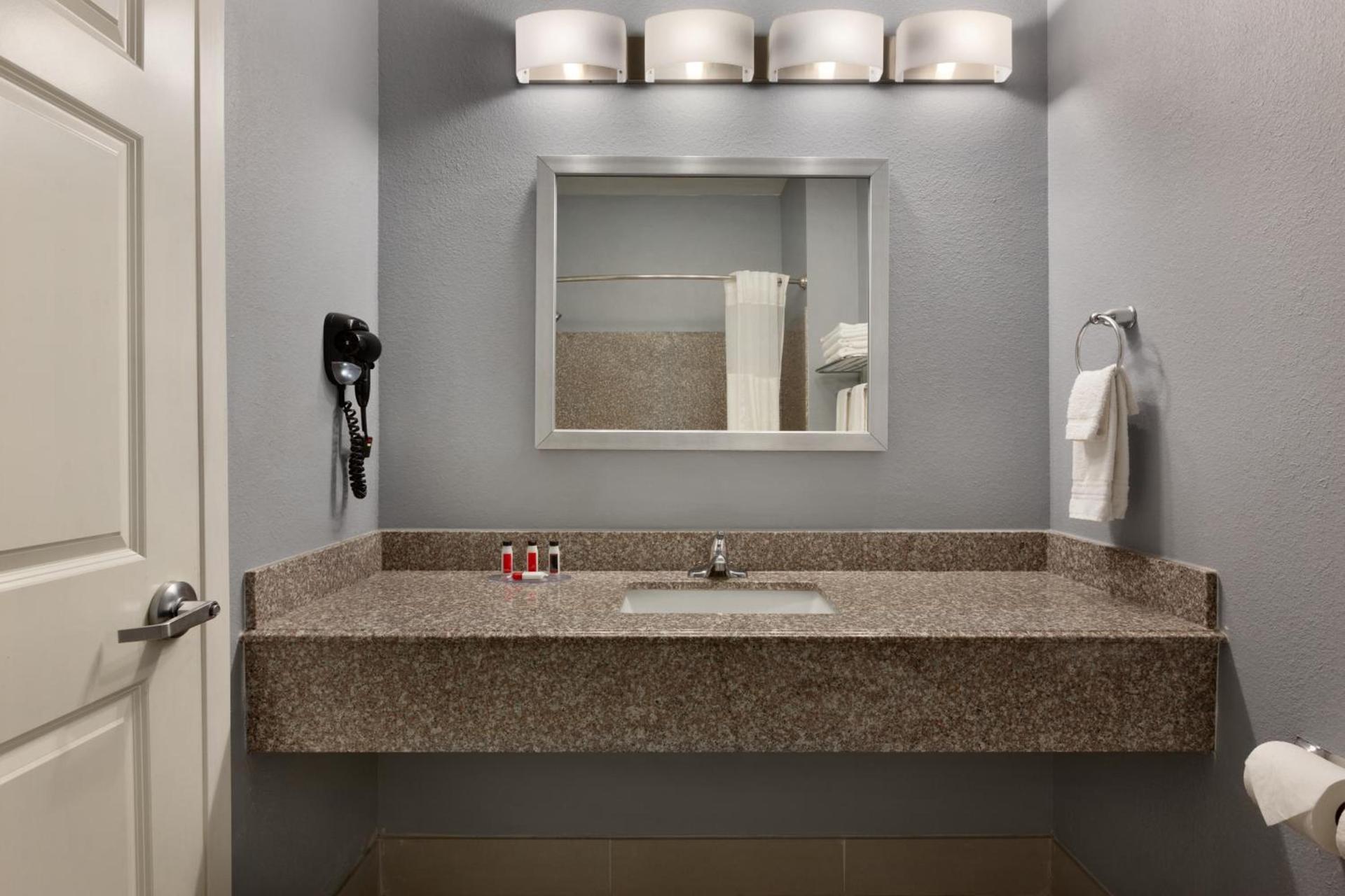 Days Inn by Wyndham Odessa photo 29