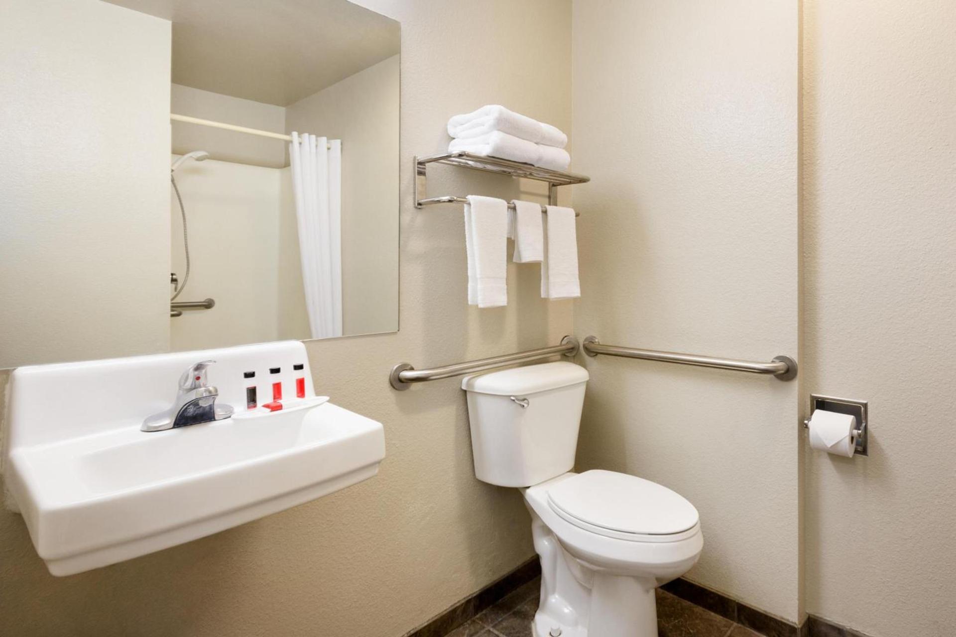 Travelodge by Wyndham Alpine photo 20
