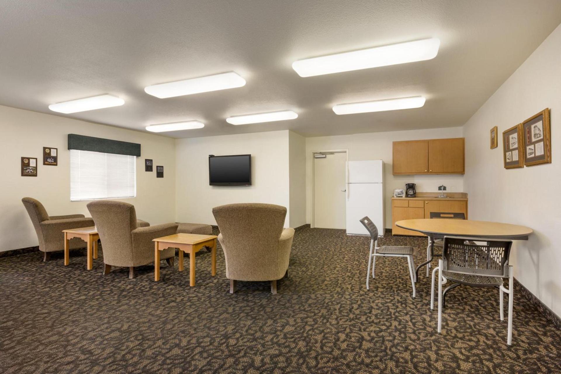 Travelodge by Wyndham Alpine photo 12