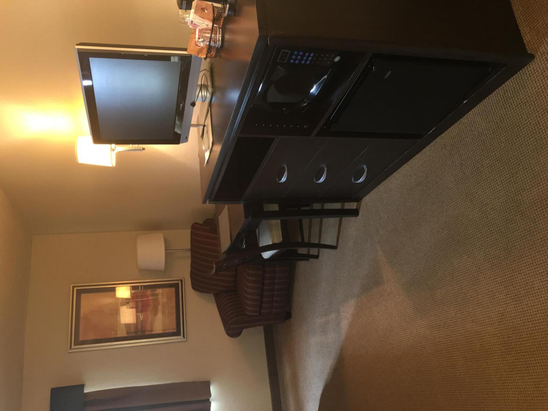 AmericInn by Wyndham Monmouth photo 37
