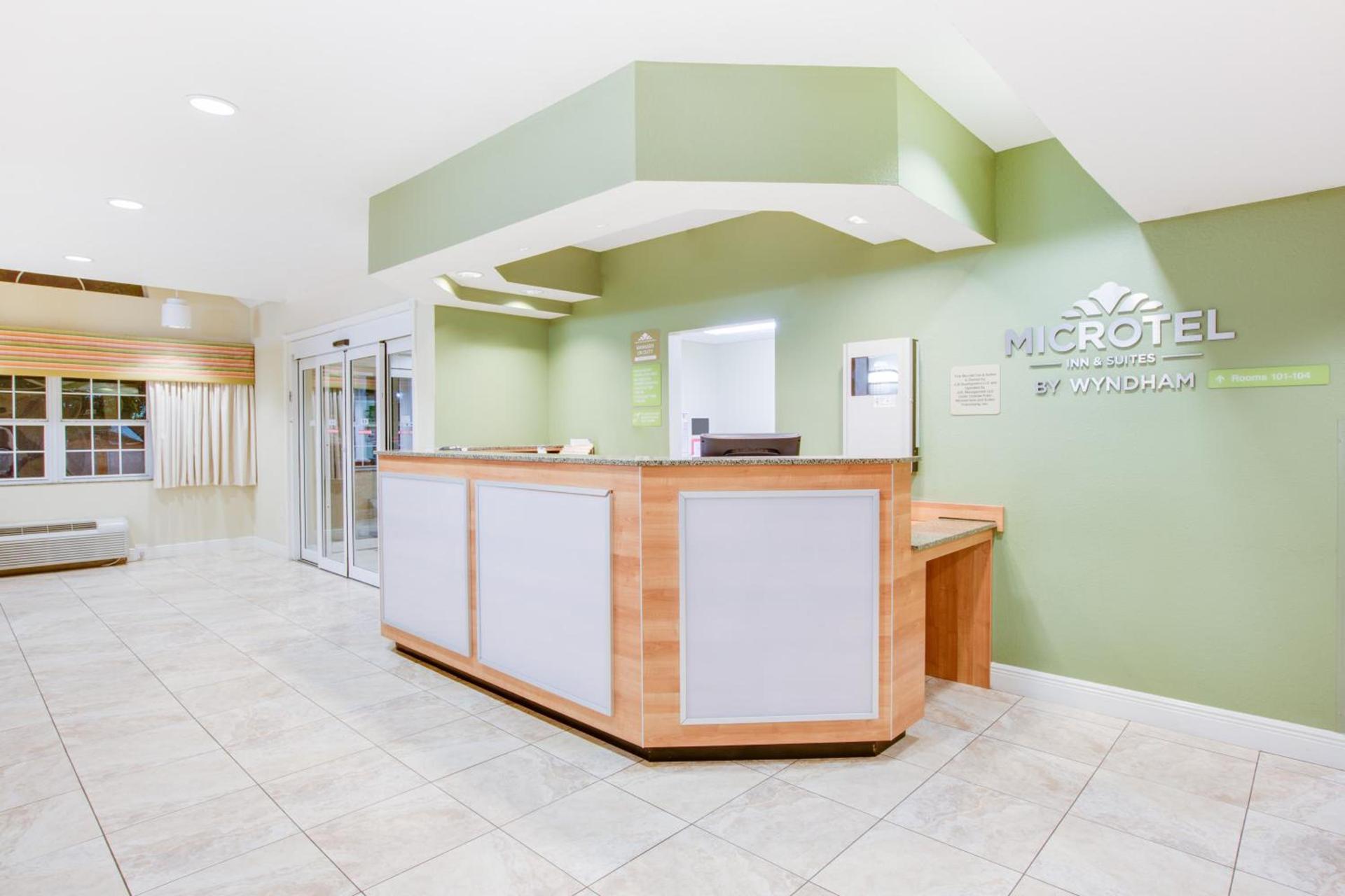 Microtel Inn & Suites by Wyndham Saraland photo 2