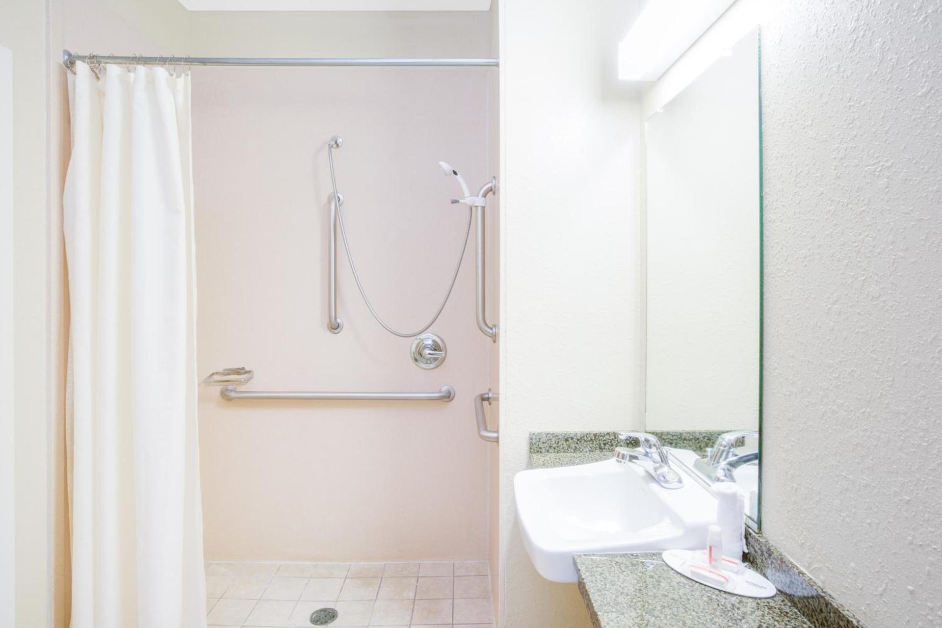 Microtel Inn & Suites by Wyndham Saraland photo 24