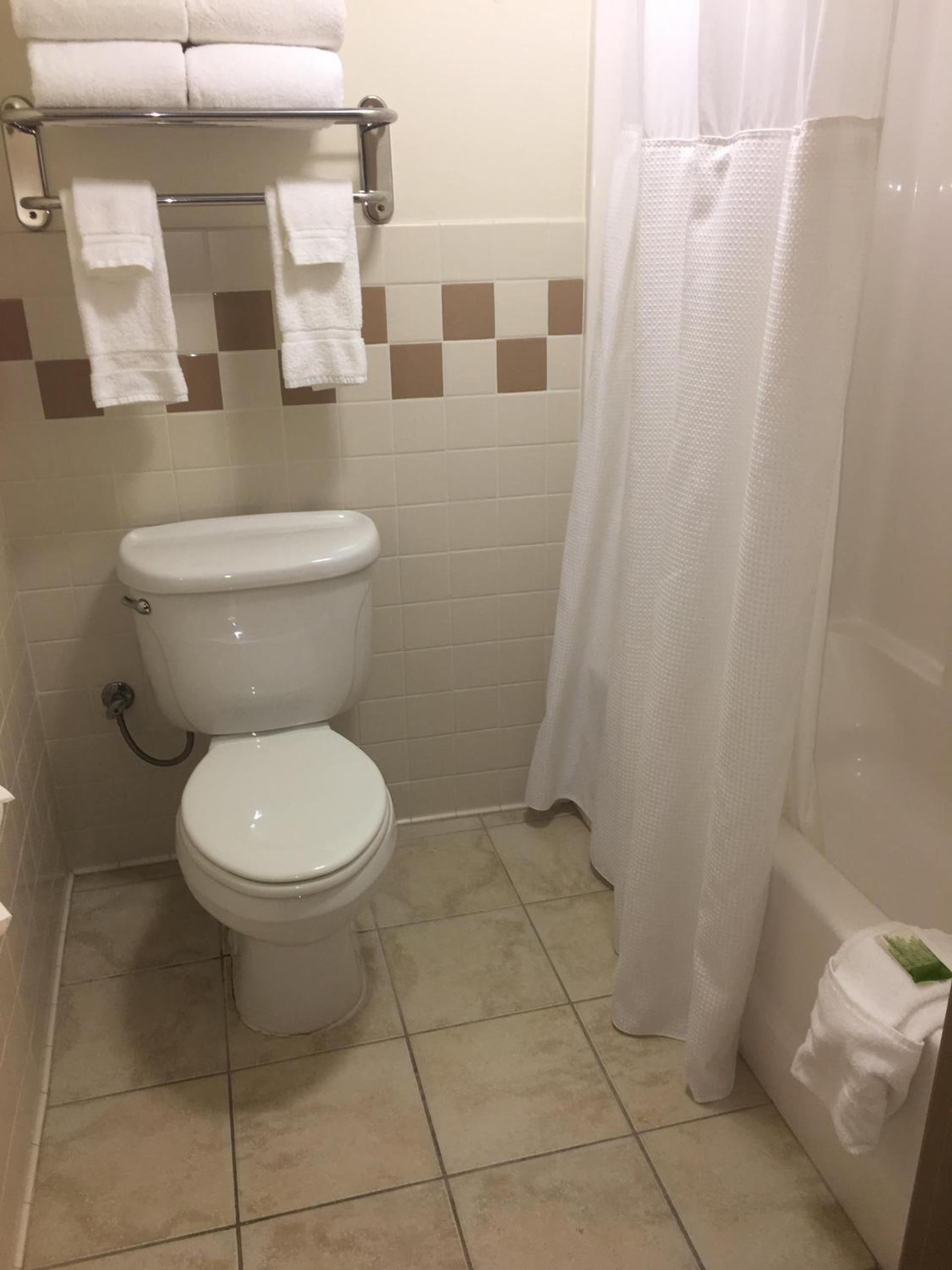 AmericInn by Wyndham Monmouth photo 39