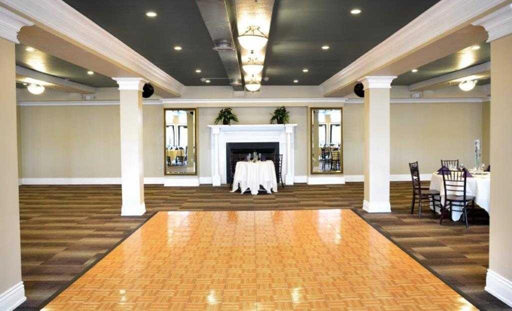 Niagara Crossing Hotel and Spa photo 15