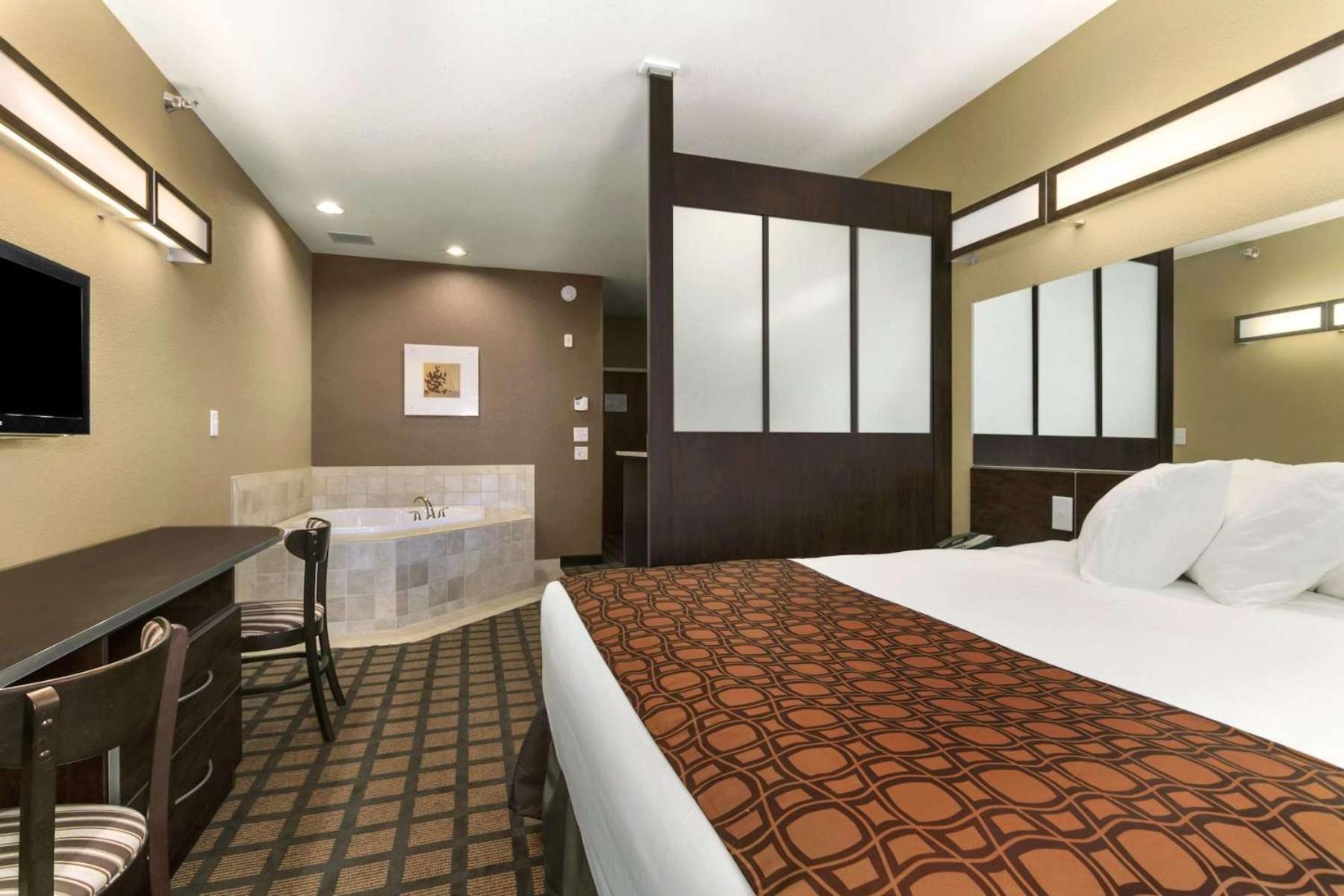 Microtel Inn & Suites by Wyndham Minot photo 10