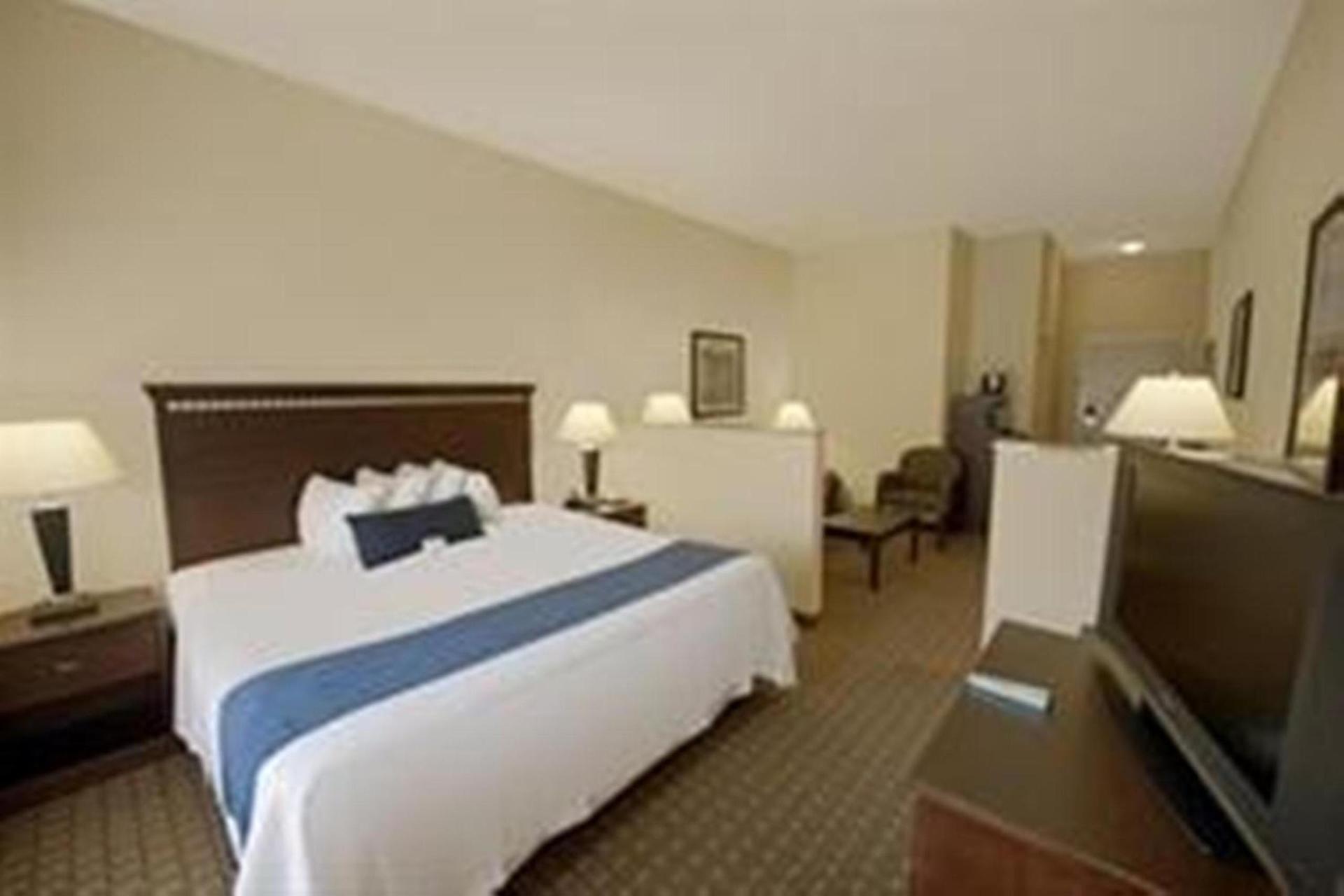 Holiday Inn Express and Suites Allentown West by IHG photo 6