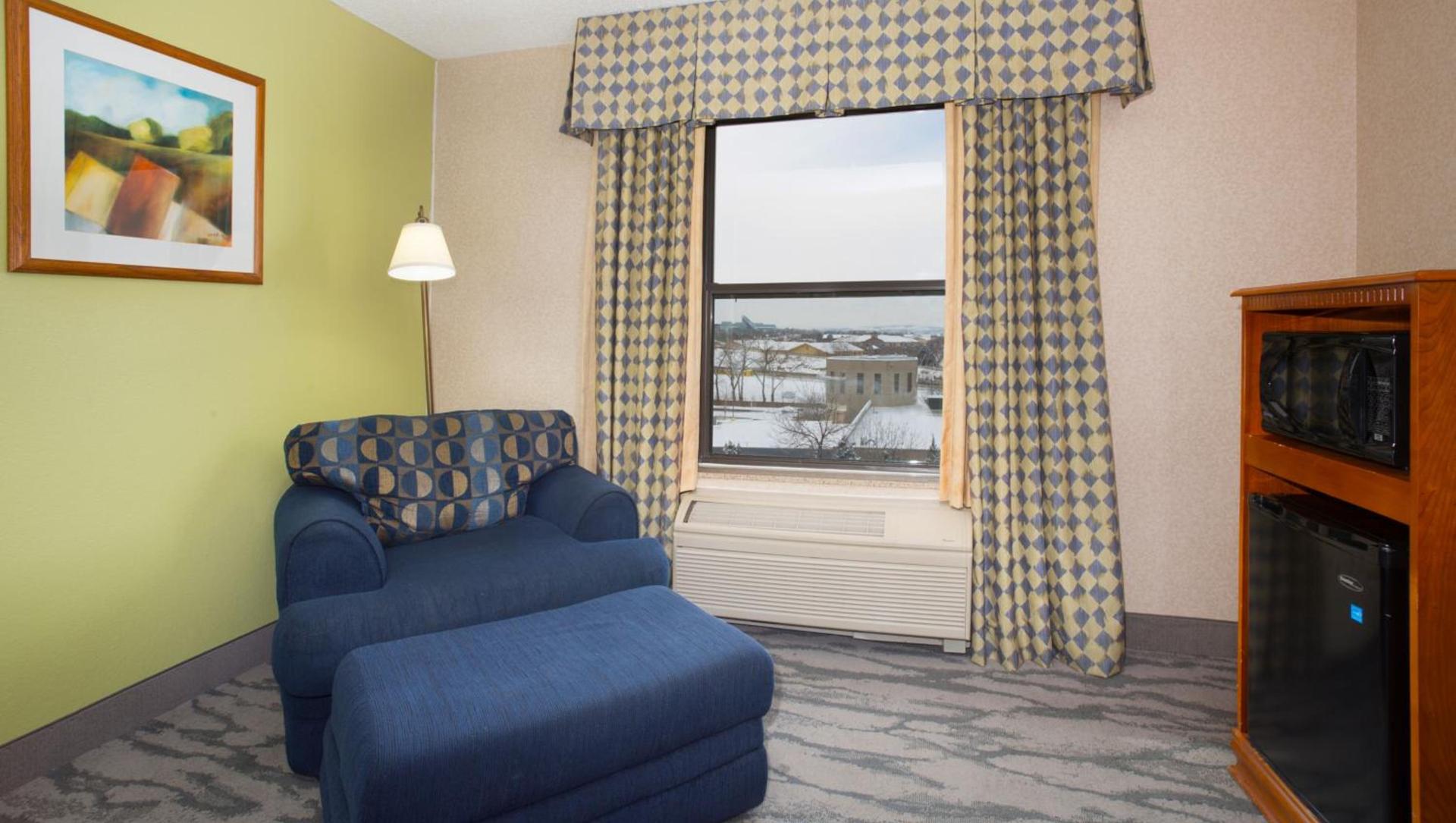 Baymont by Wyndham Thornton photo 22