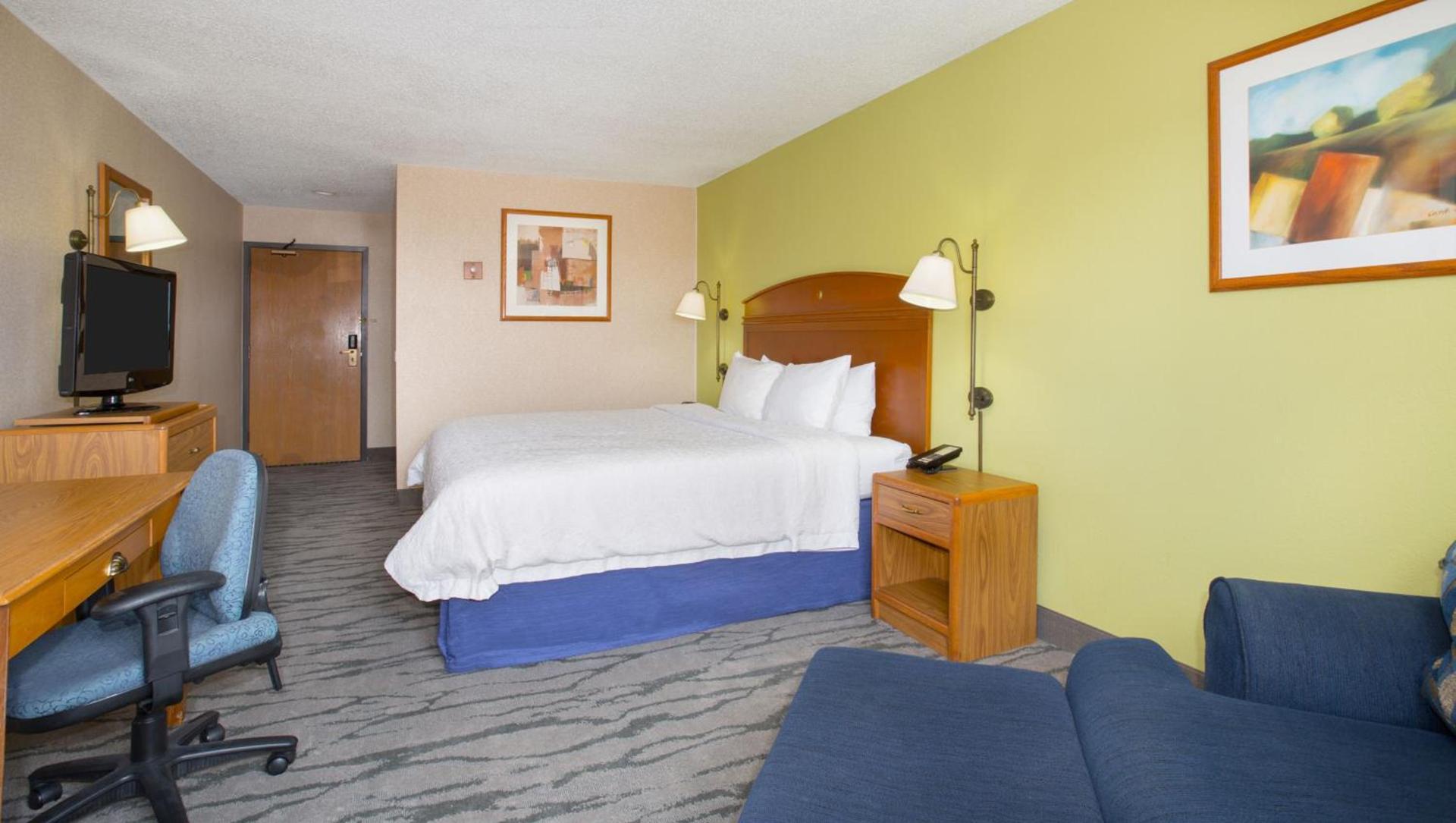 Baymont by Wyndham Thornton photo 27