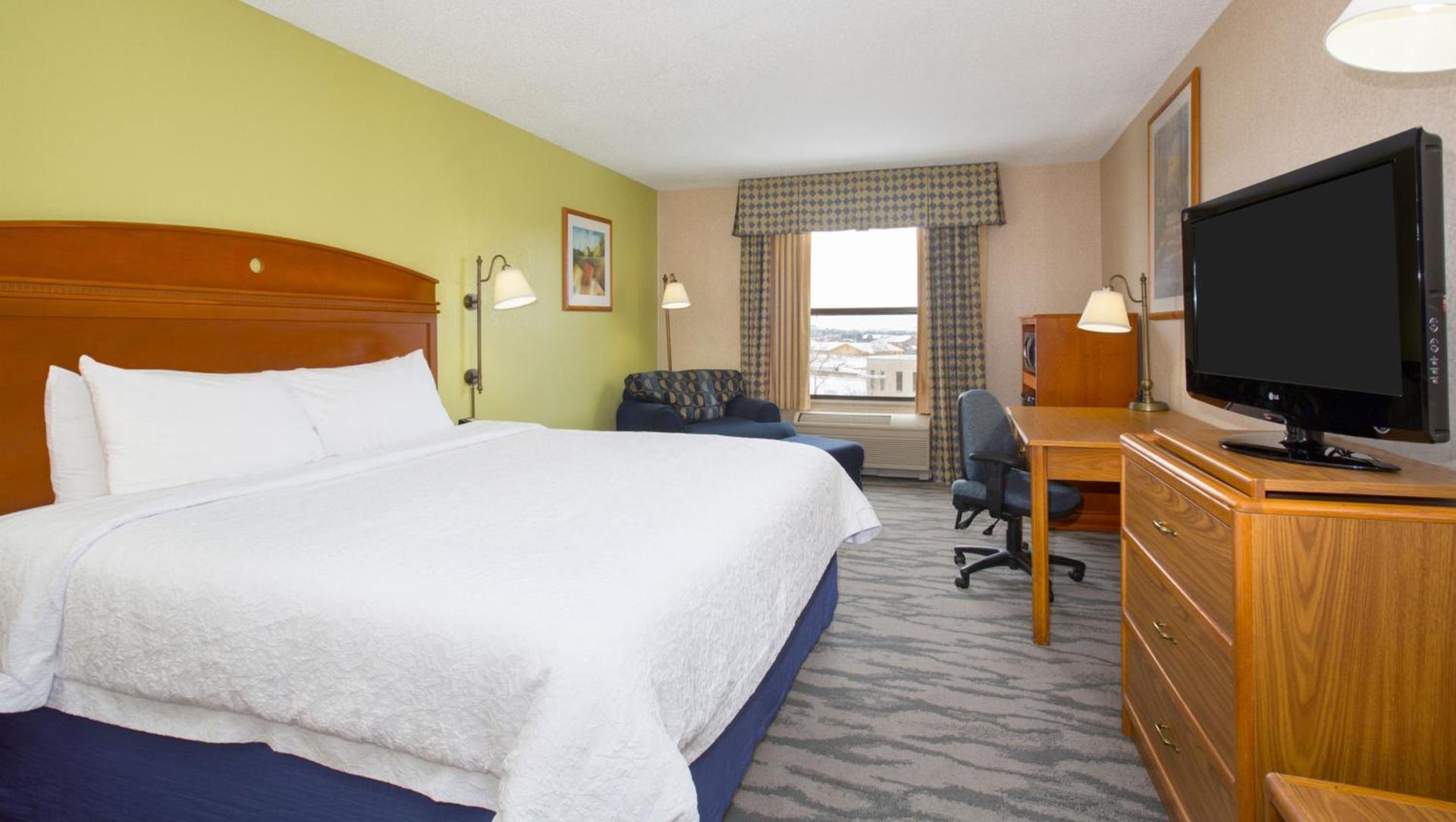 Baymont by Wyndham Thornton photo 7