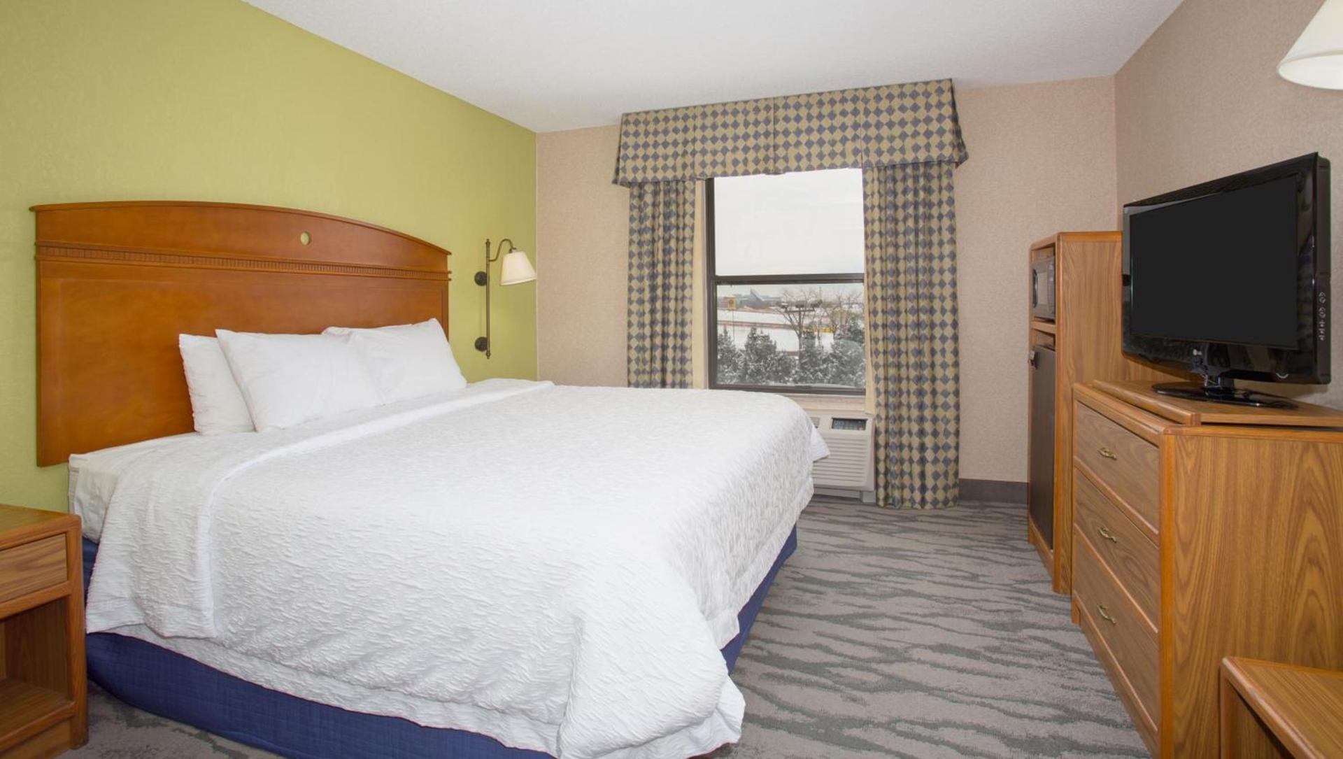 Baymont by Wyndham Thornton photo 5