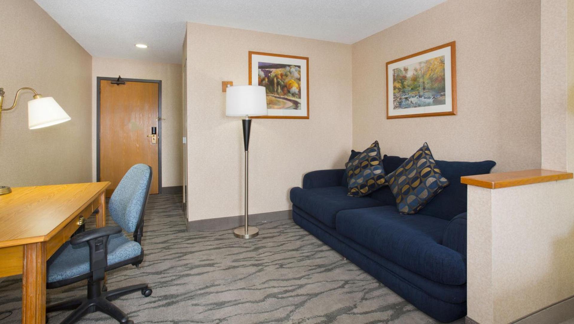 Baymont by Wyndham Thornton photo 9