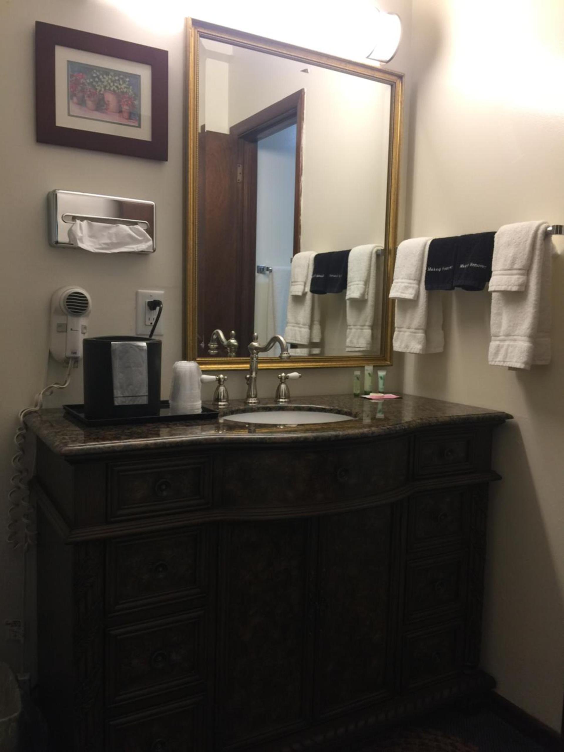 Crest Country Inn photo 20