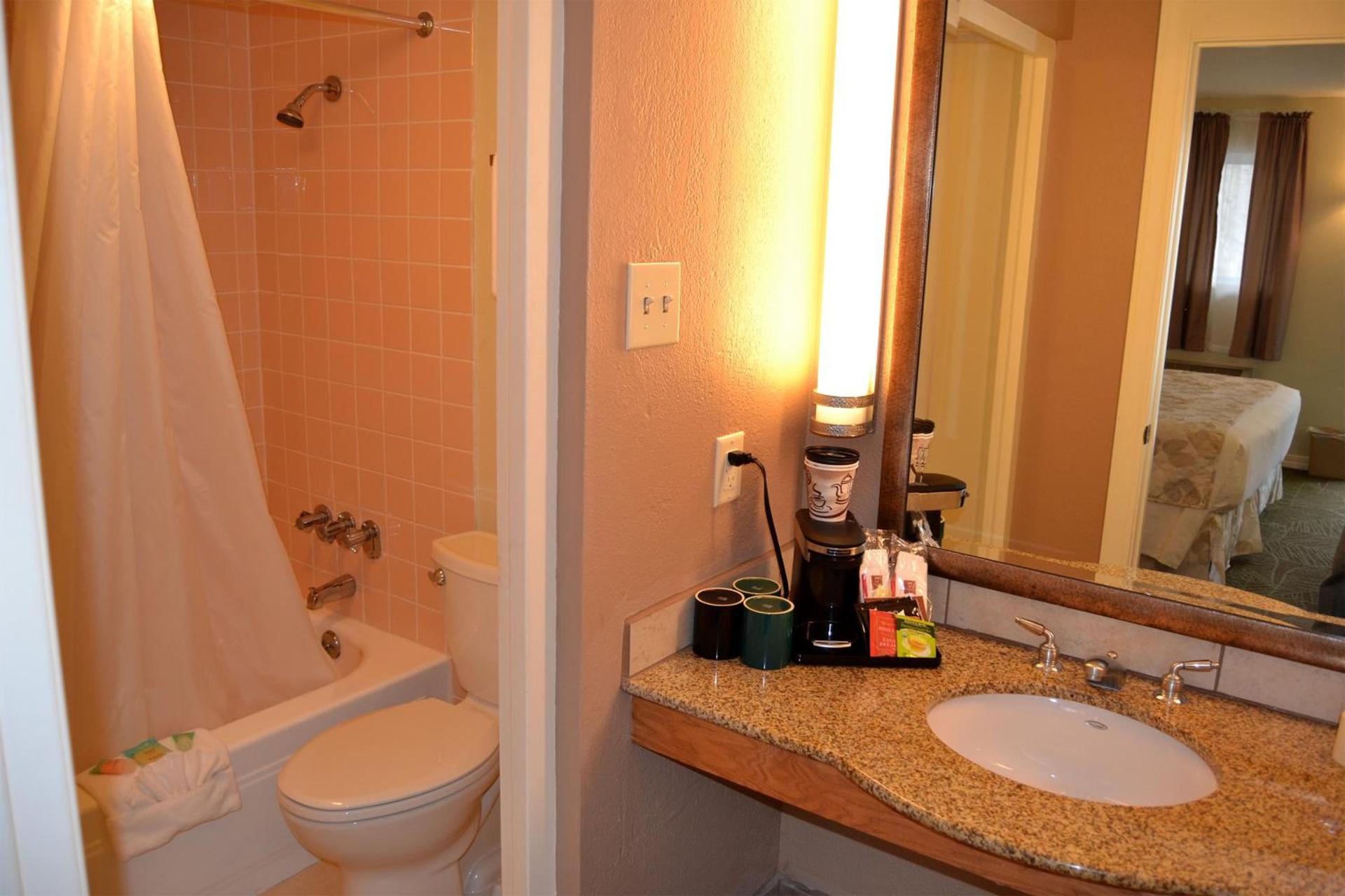 Cascades Inn photo 35