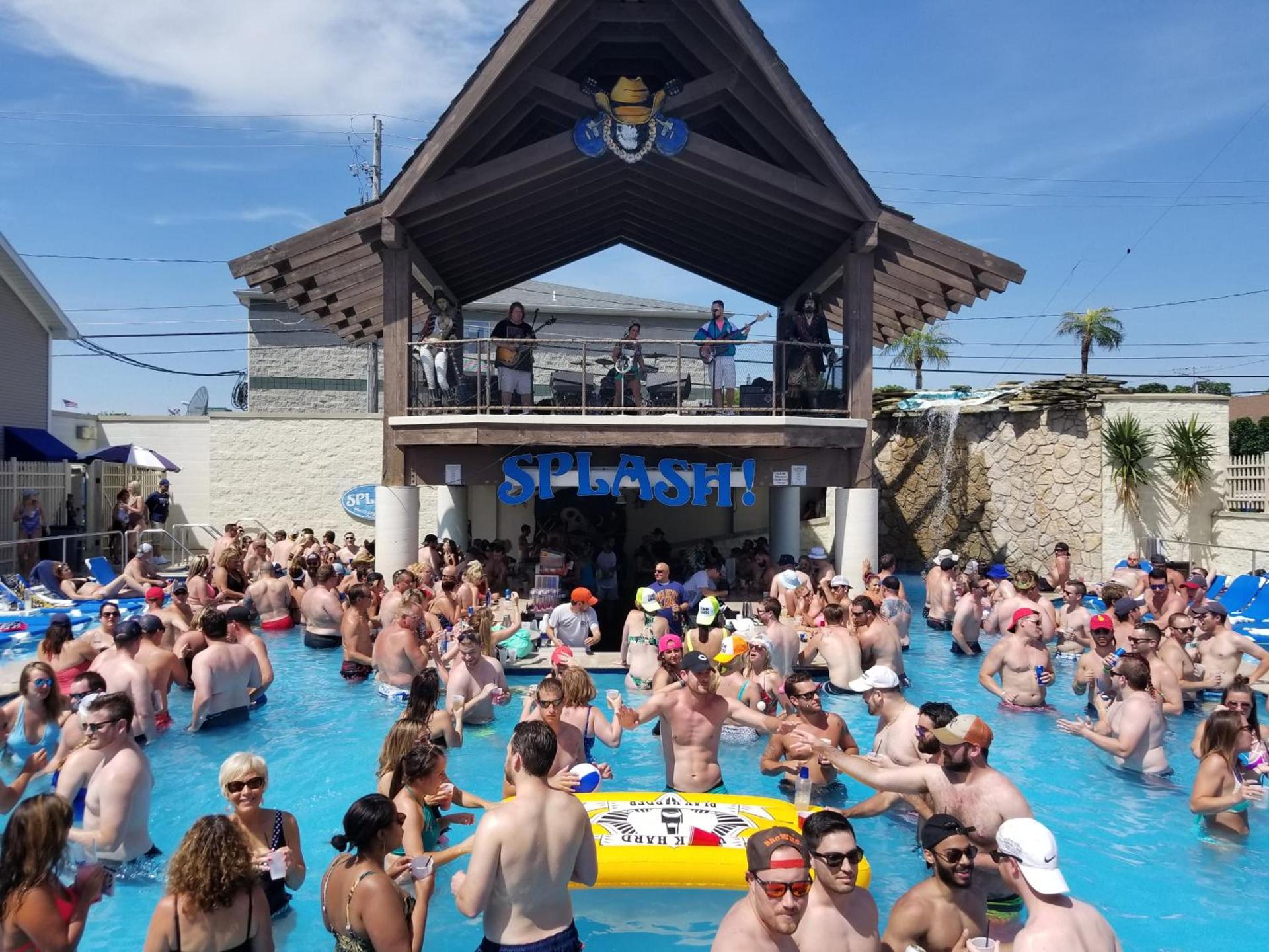 Grand Islander Hotel photo 10