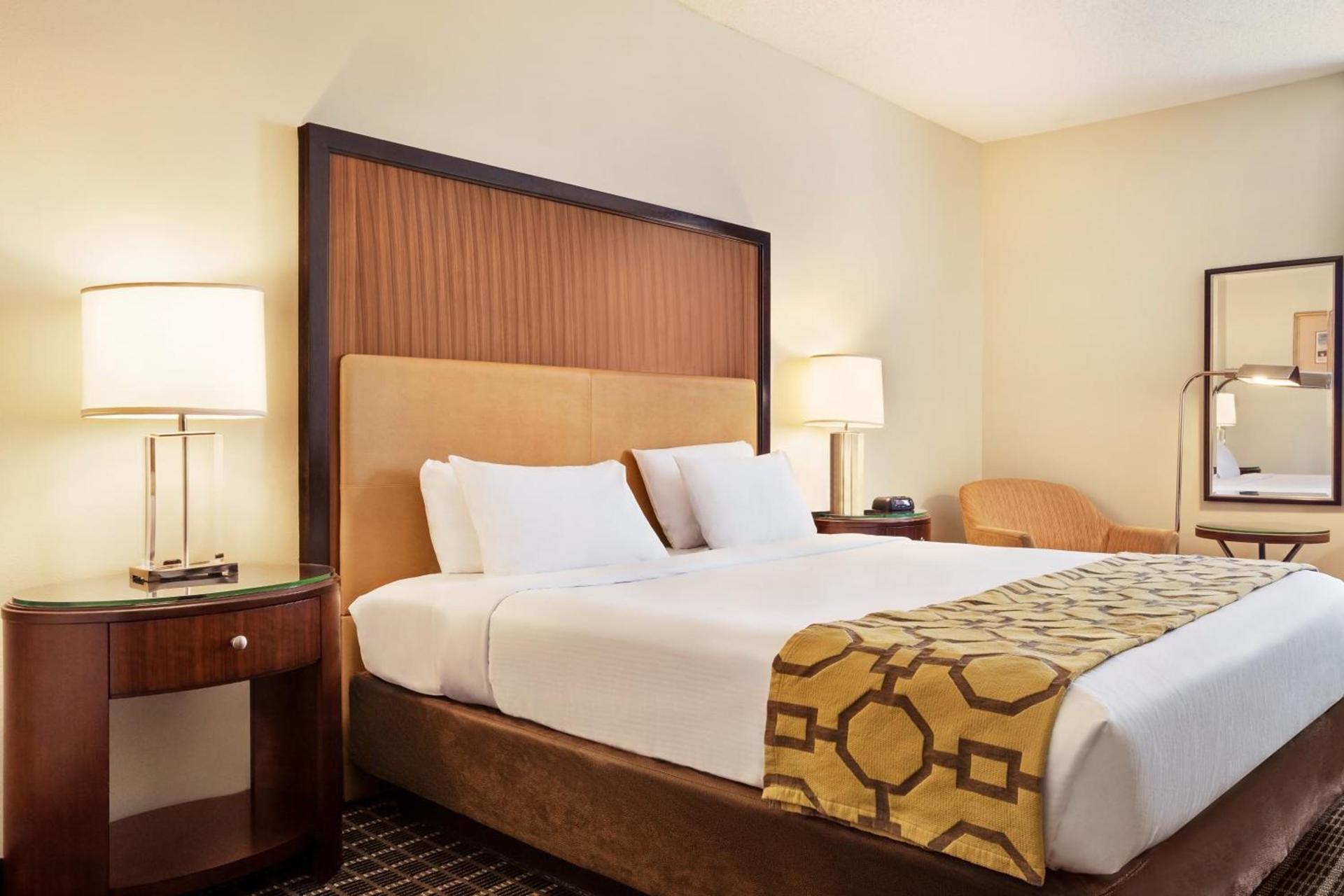 Belmont Inn & Suites photo 8
