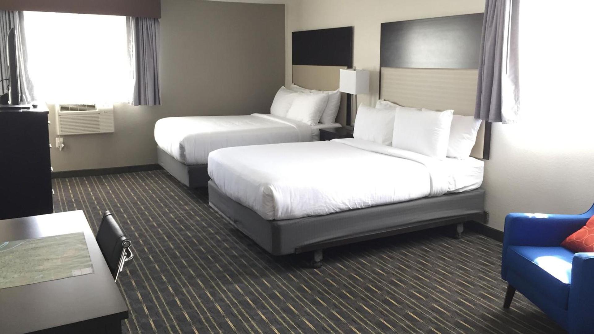Comfort Inn & Suites Tigard near Washington Square photo 36