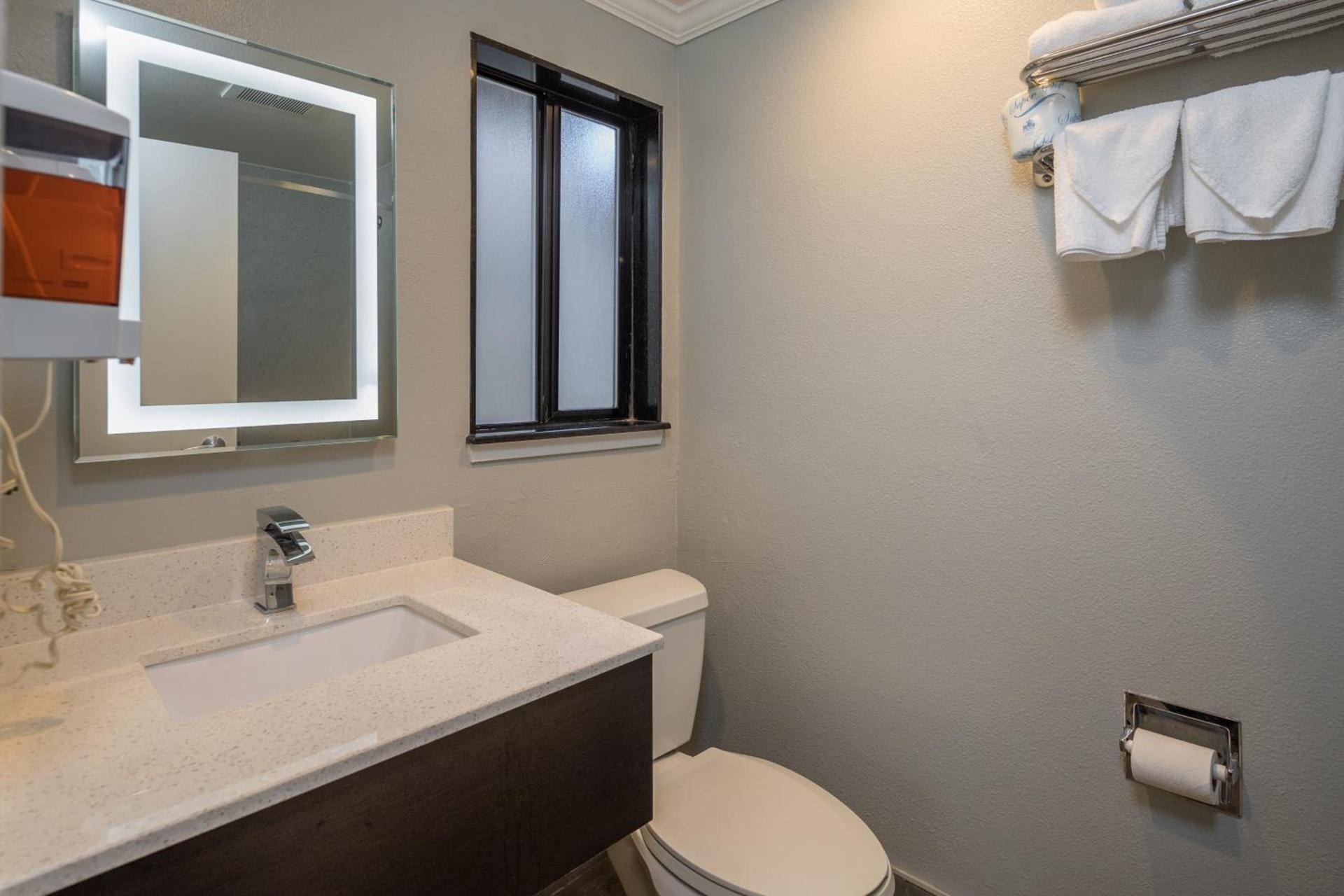 Bayhill Inn photo 16