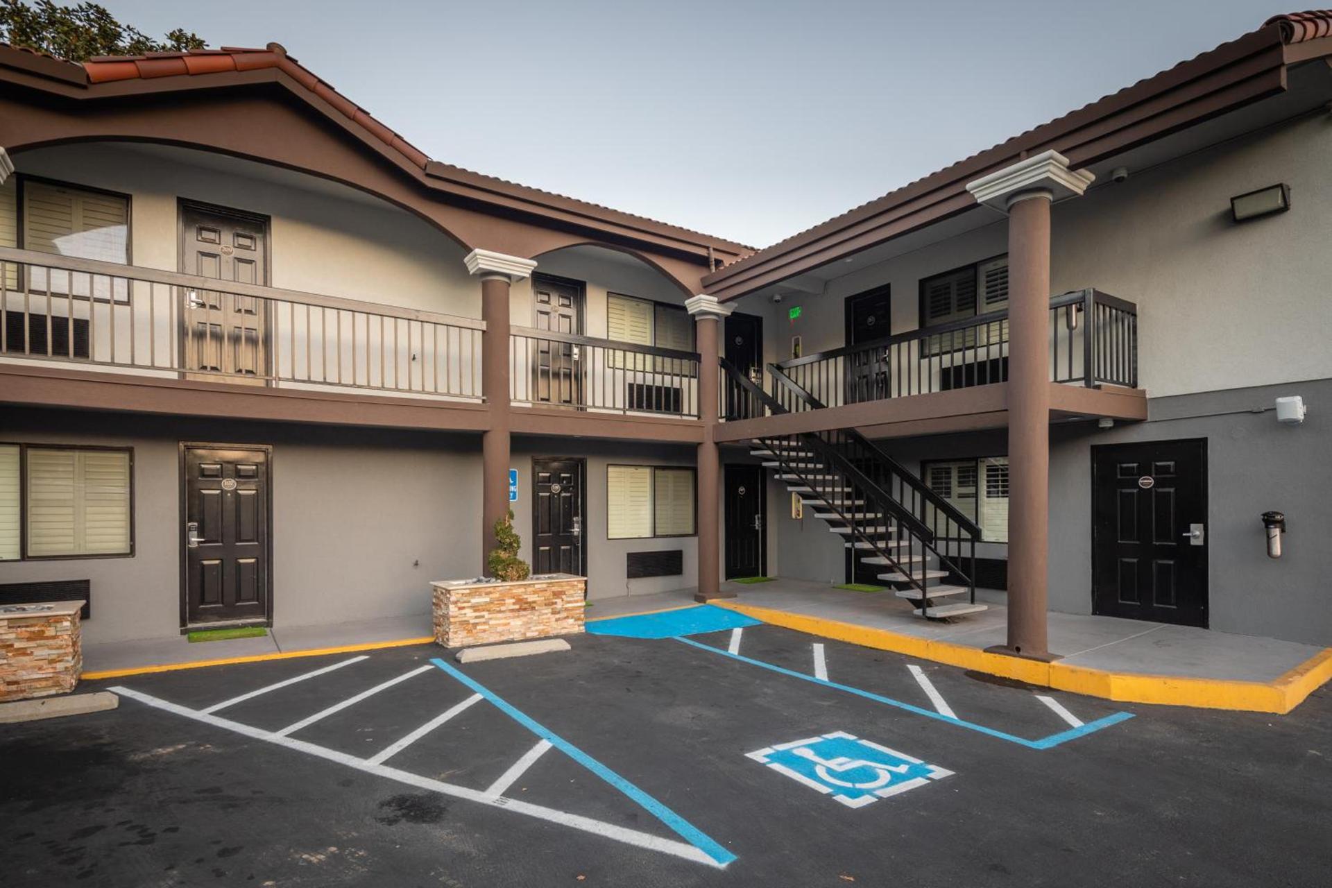 Bayhill Inn photo 10