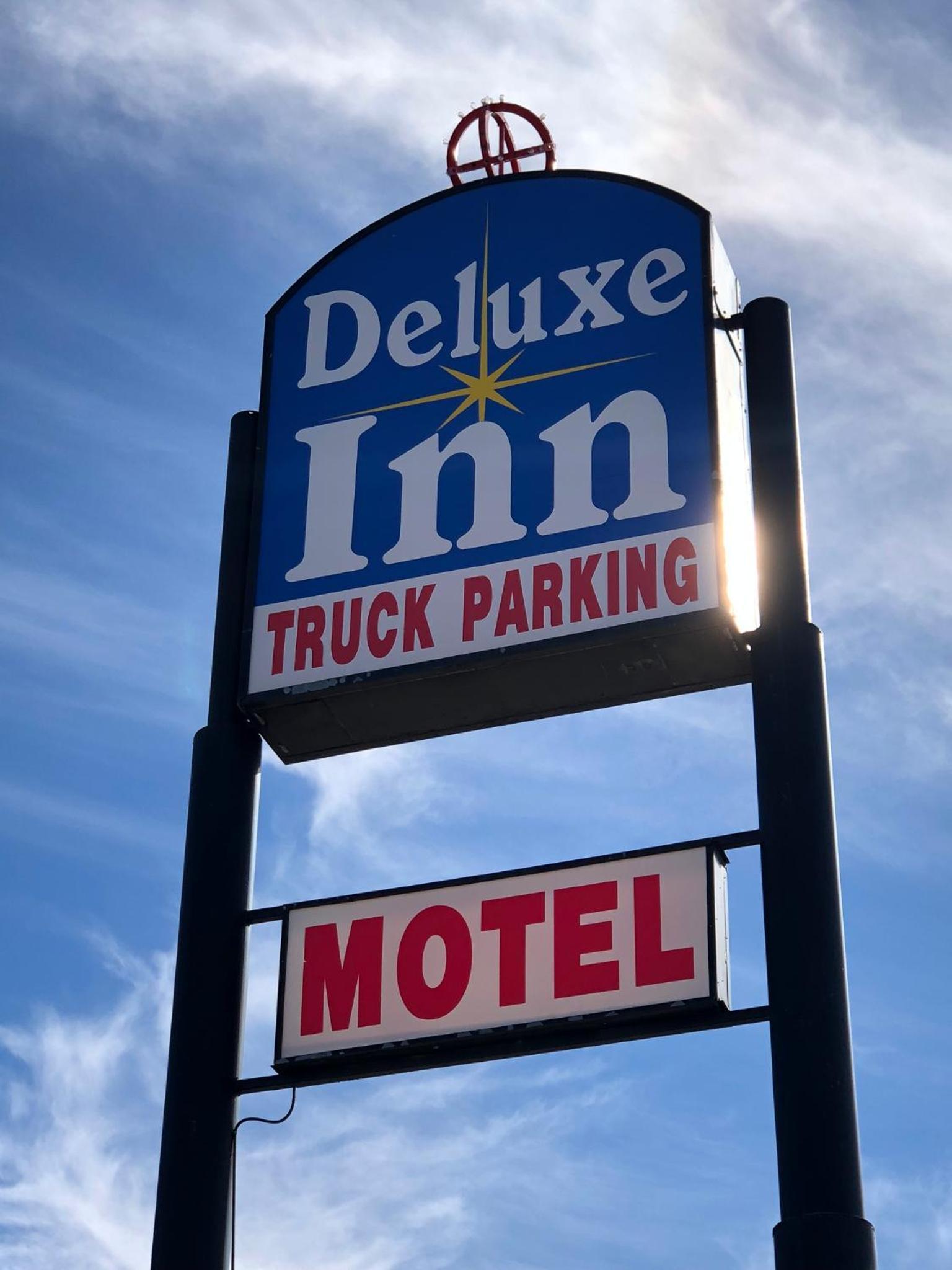 Deluxe Inn Motel photo 22