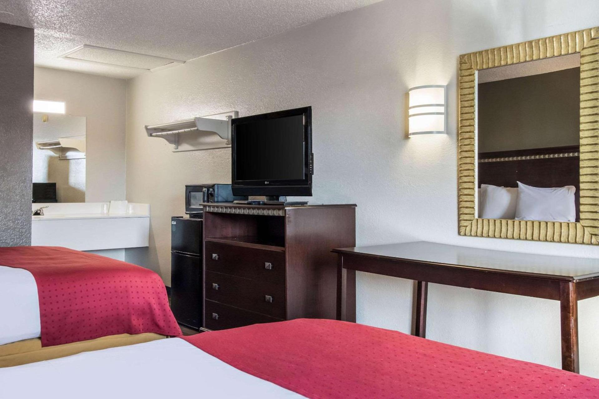 Rodeway Inn Near Hall of Fame photo 30