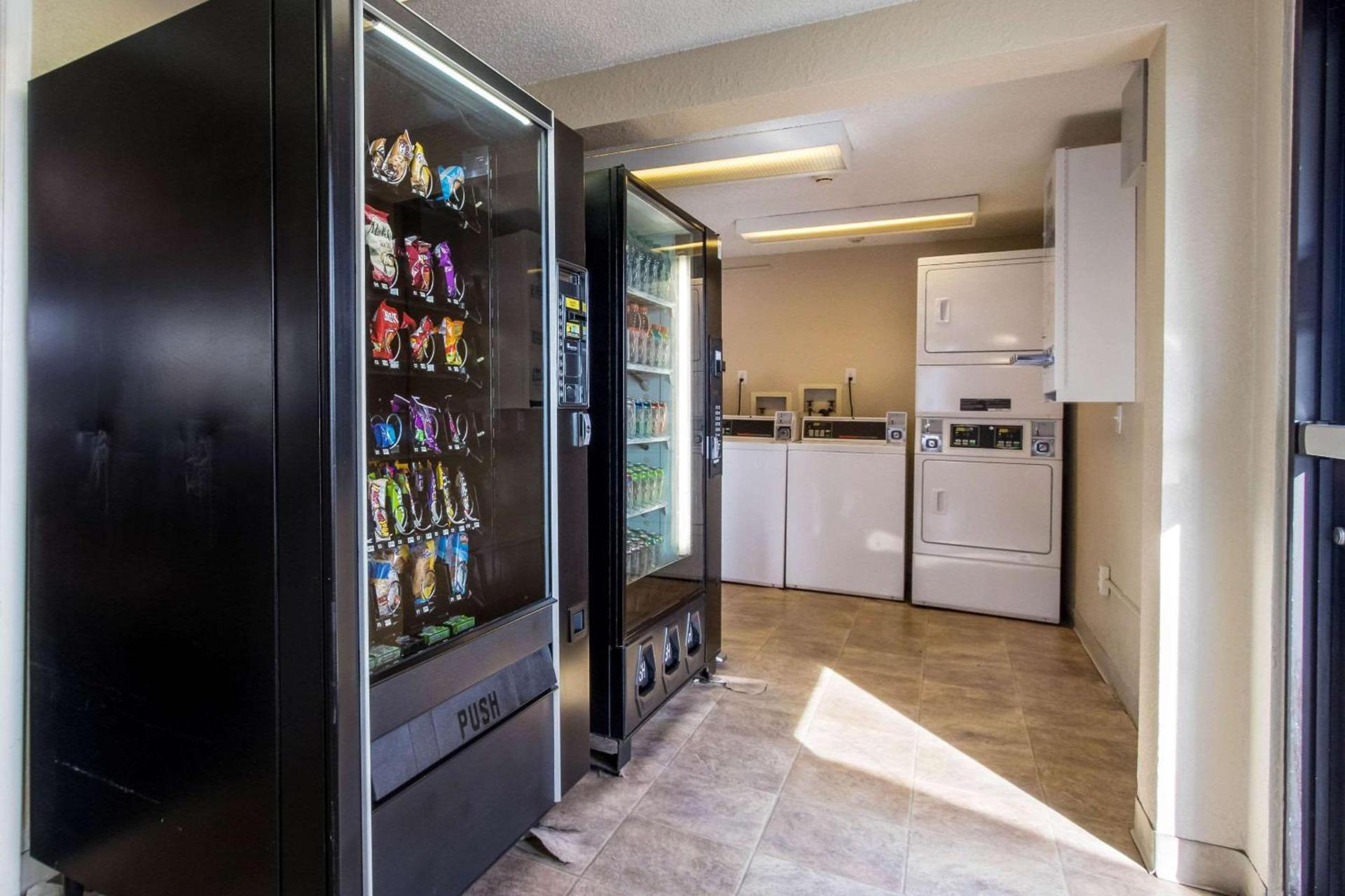 Rodeway Inn Near Hall of Fame photo 24