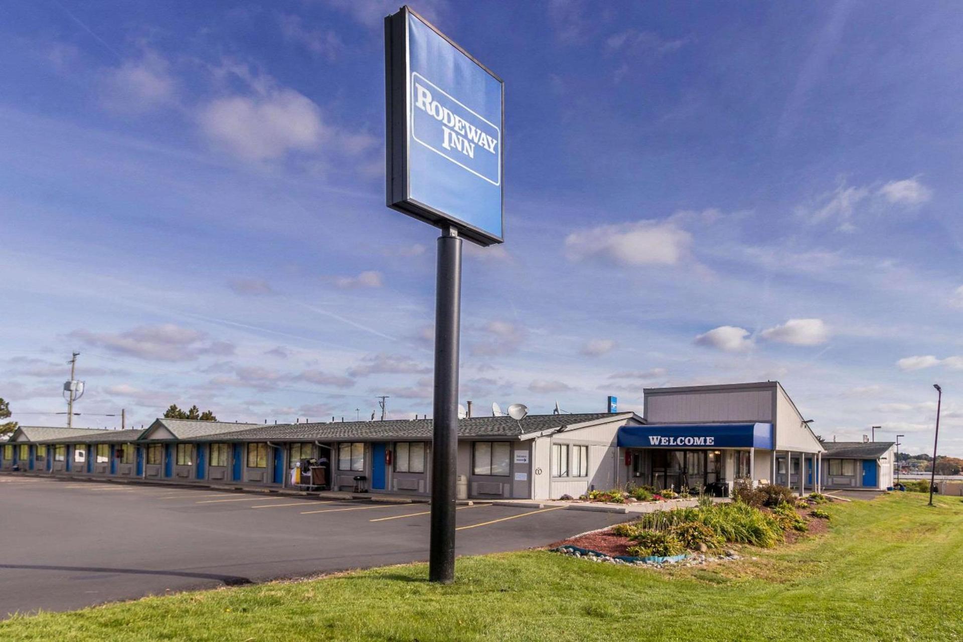 Rodeway Inn Near Hall of Fame — hotel in Canton