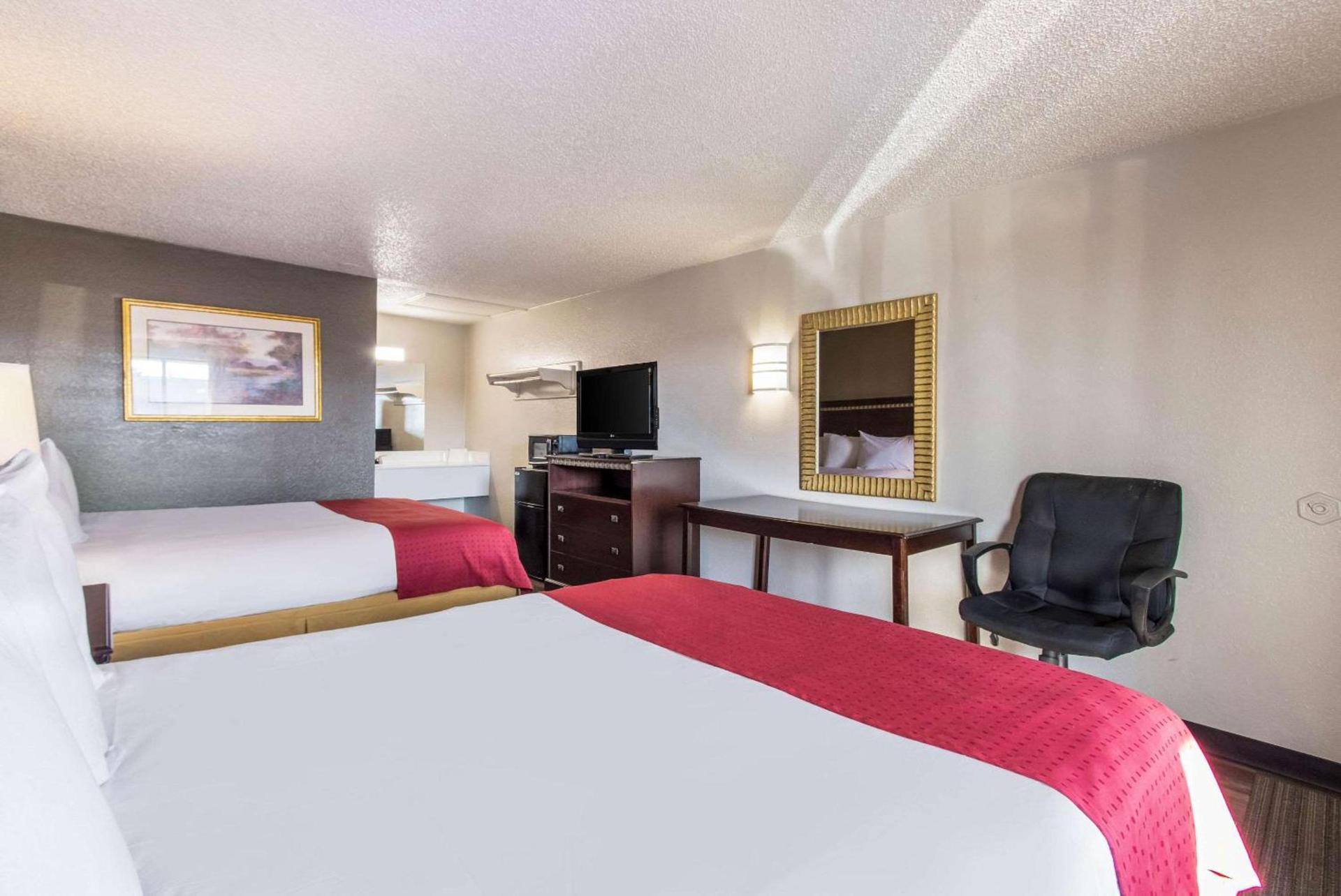 Rodeway Inn Near Hall of Fame photo 27