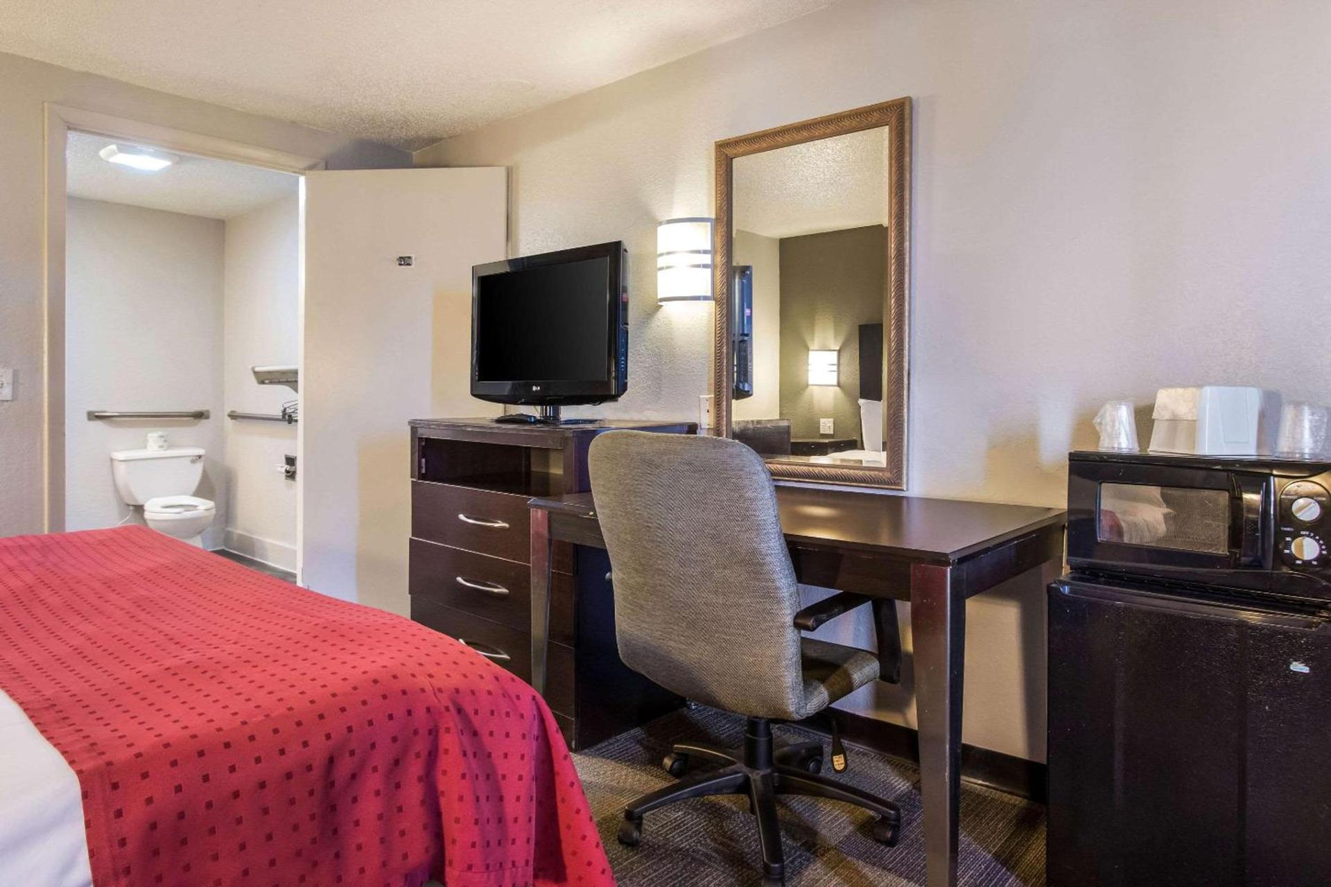 Rodeway Inn Near Hall of Fame photo 15
