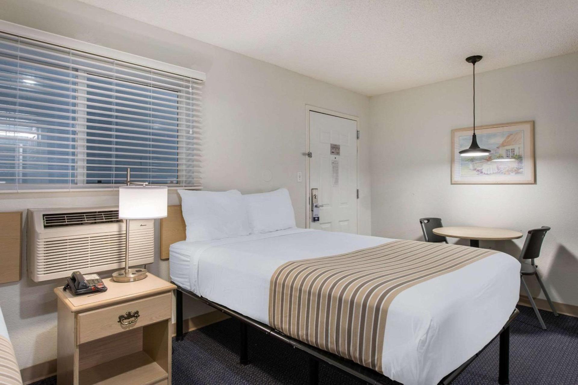 Birch Hill Suites - Lakeland photo 25