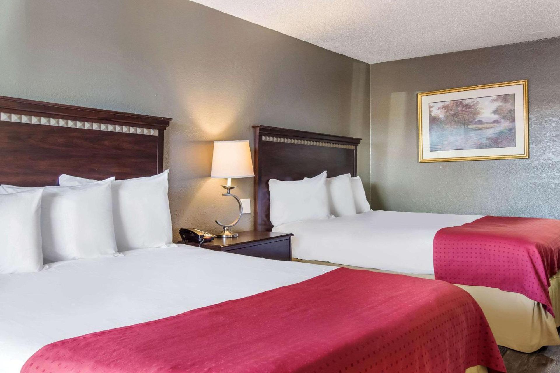 Rodeway Inn Near Hall of Fame photo 25