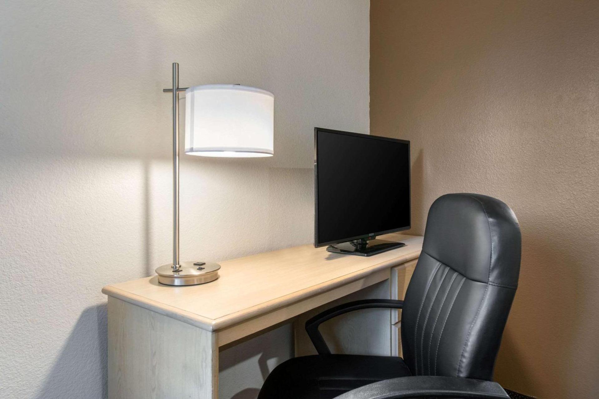Birch Hill Suites - Lakeland photo 24