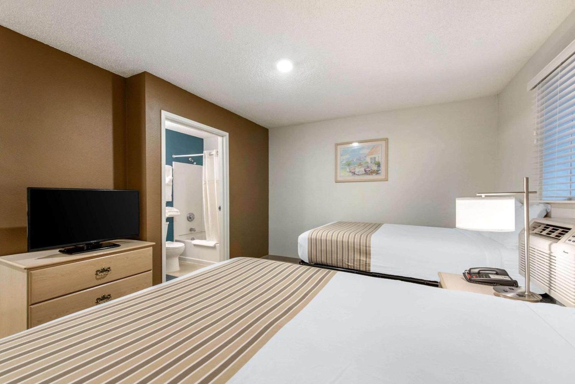 Birch Hill Suites - Lakeland photo 23